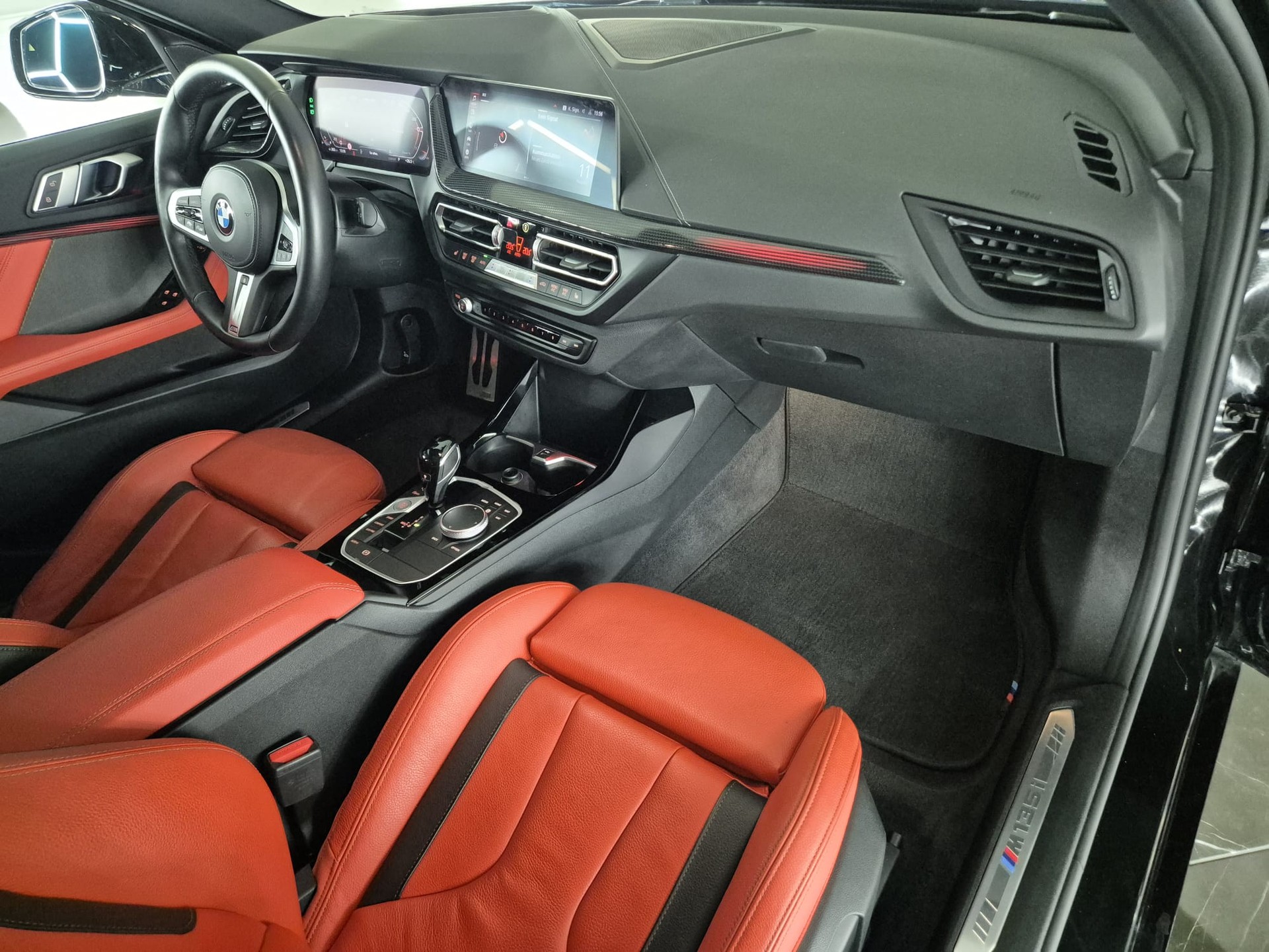 BMW M135i xDrive Steptronic-image-27