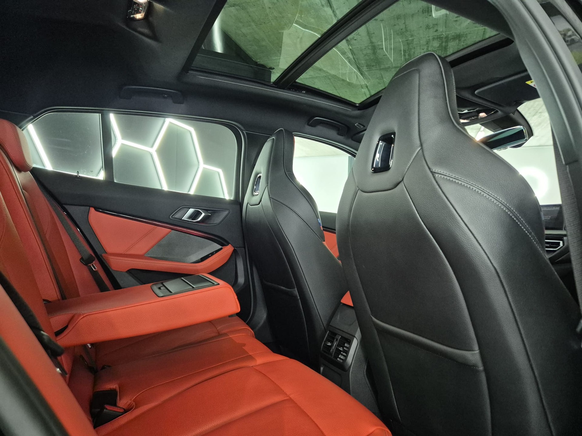 BMW M135i xDrive Steptronic-image-23