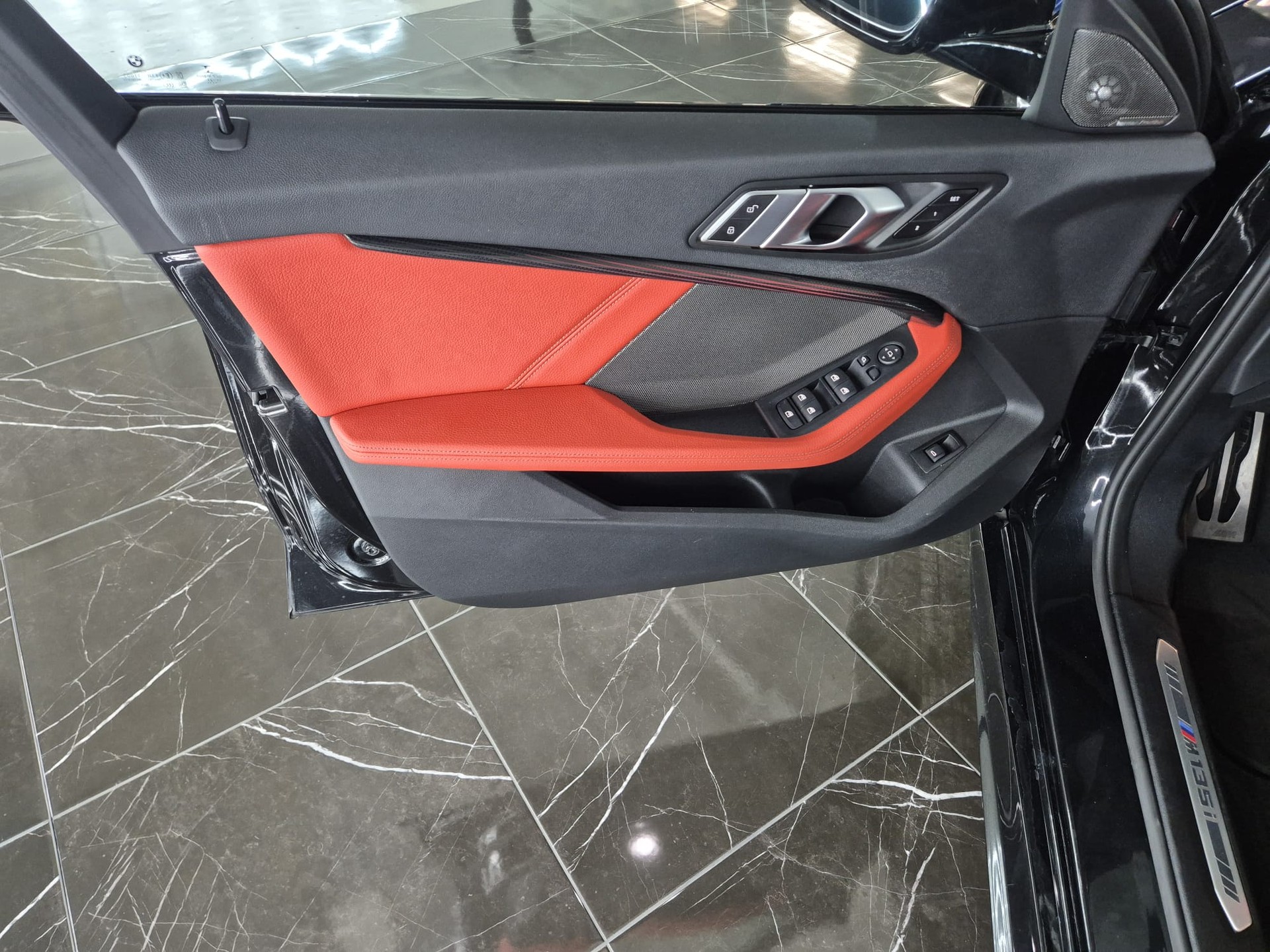 BMW M135i xDrive Steptronic-image-19