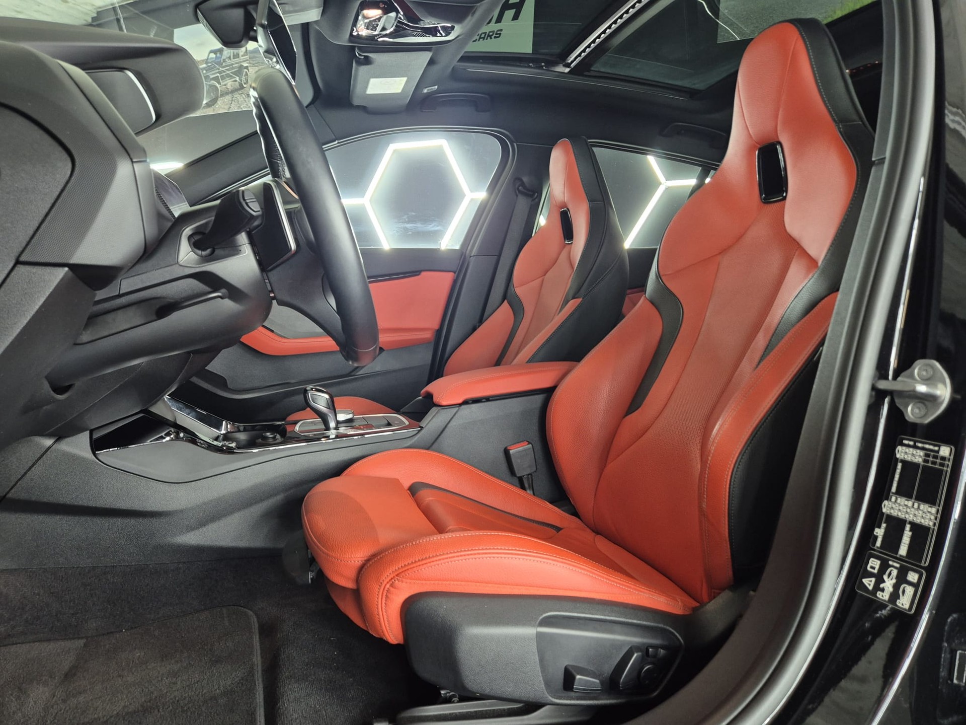 BMW M135i xDrive Steptronic-image-16
