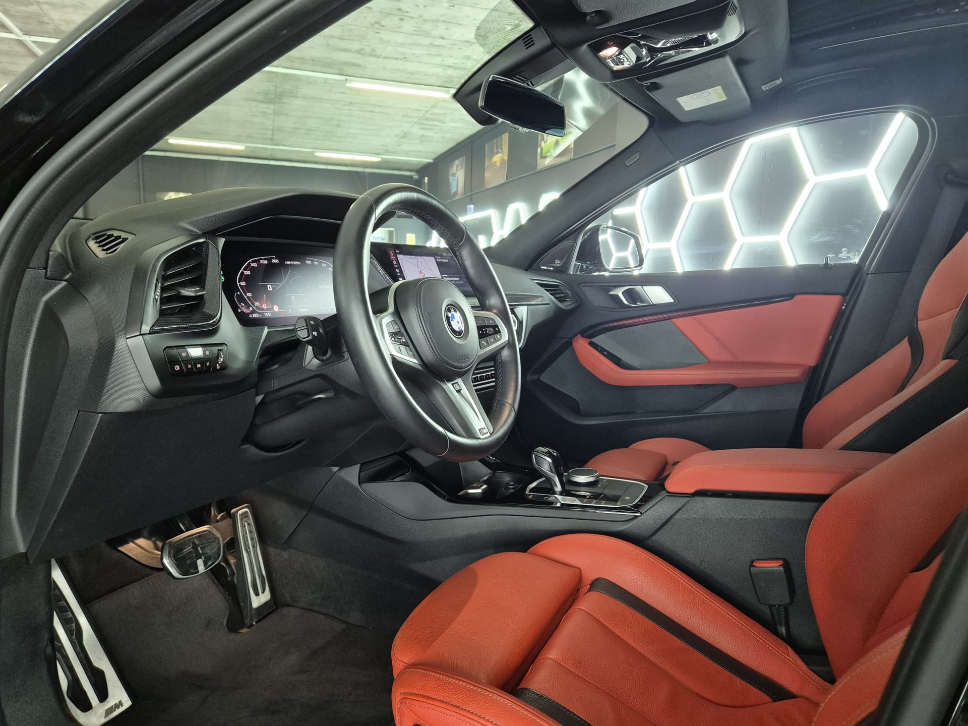 BMW M135i xDrive Steptronic-image-18