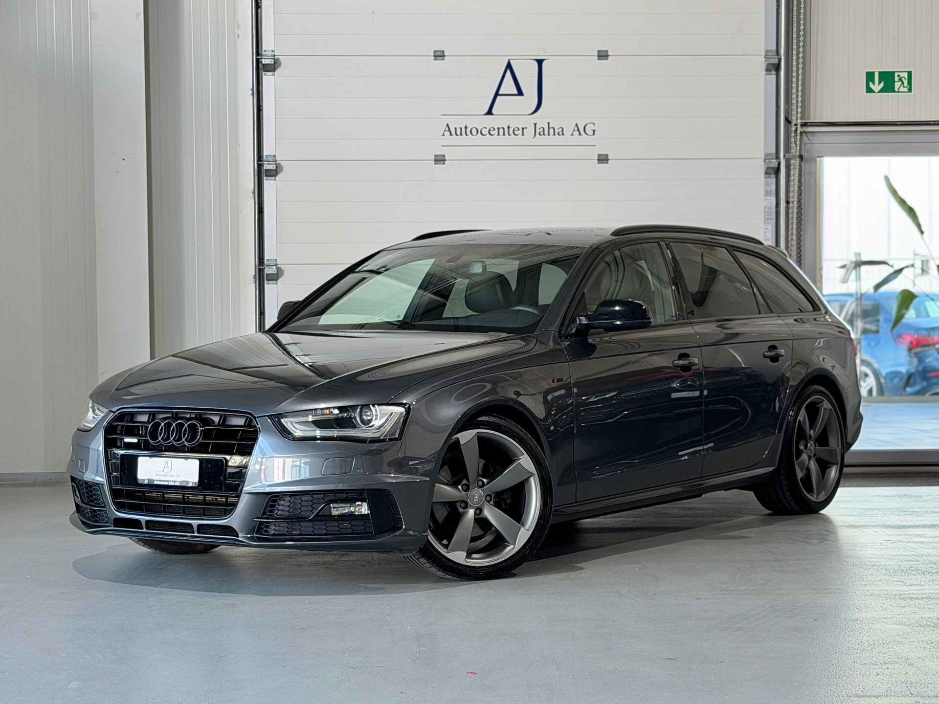 AUDI A4 Avant 2.0 TDI S Line quattro S-tronic (CH)-image-0
