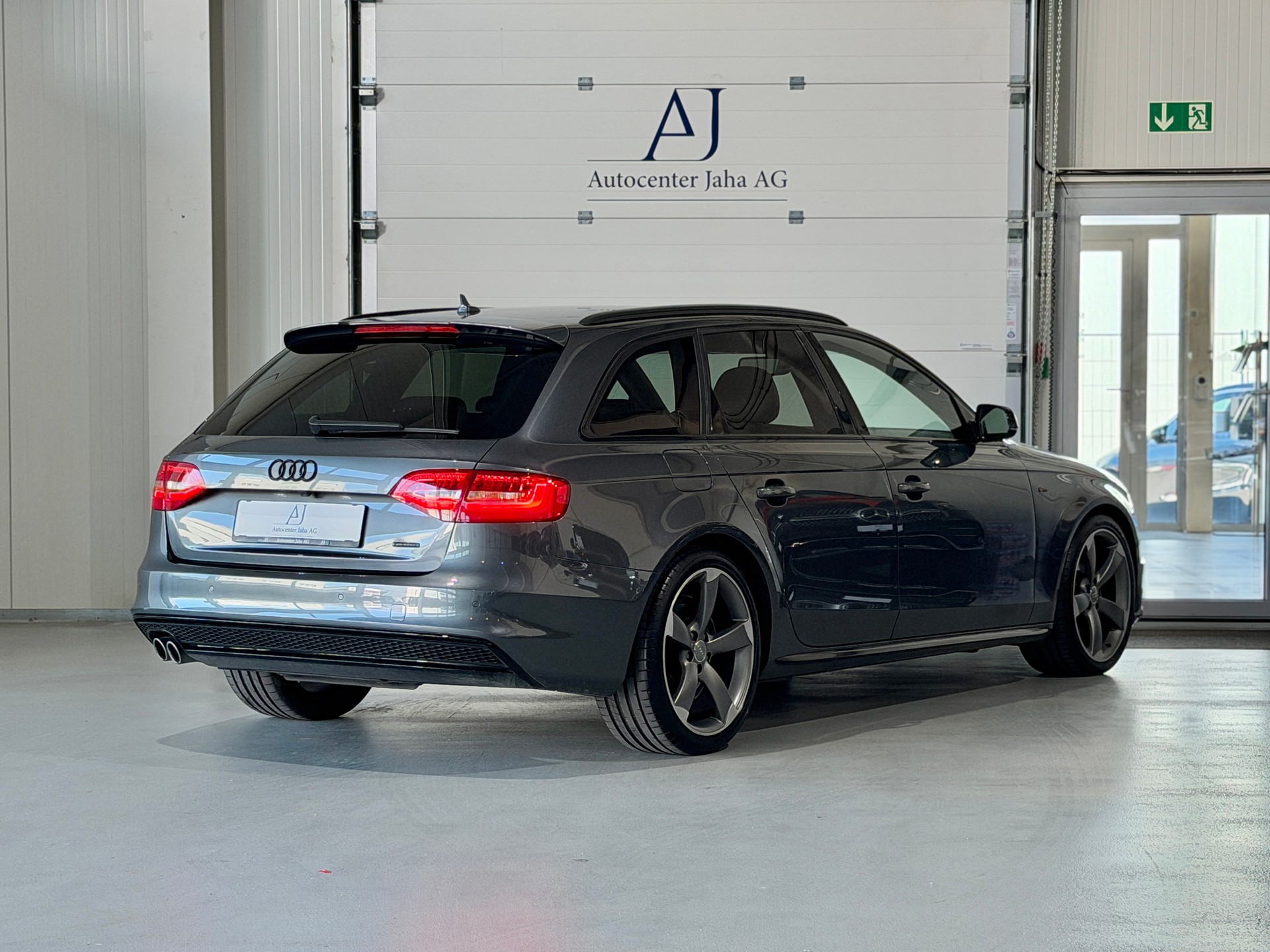 AUDI A4 Avant 2.0 TDI S Line quattro S-tronic (CH)-image-6