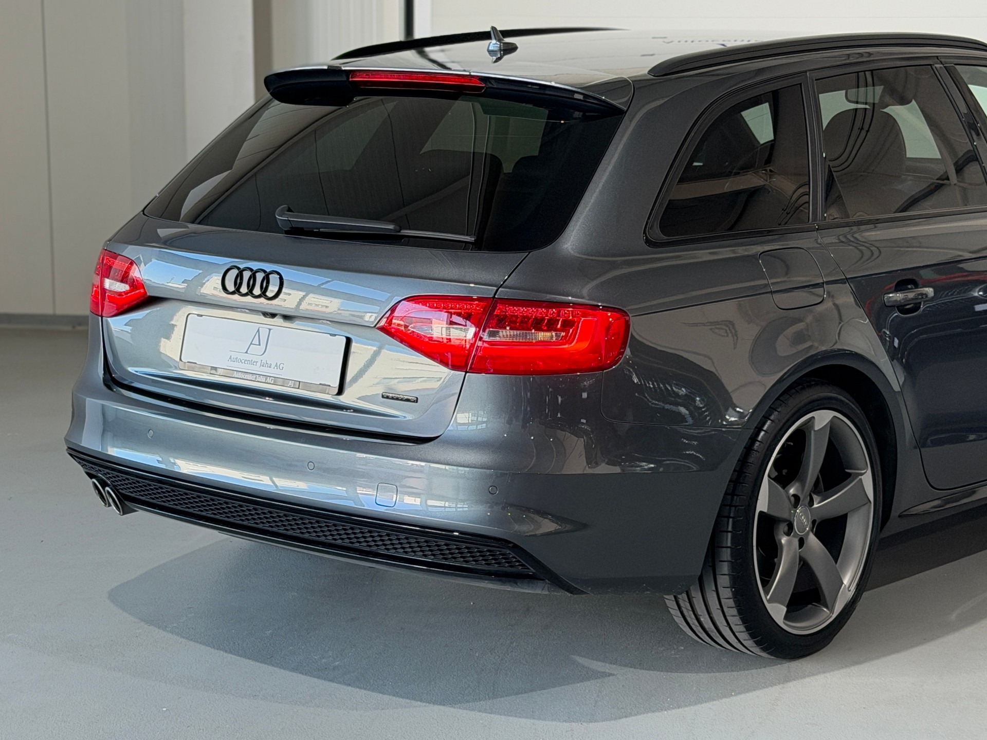 AUDI A4 Avant 2.0 TDI S Line quattro S-tronic (CH)-image-5