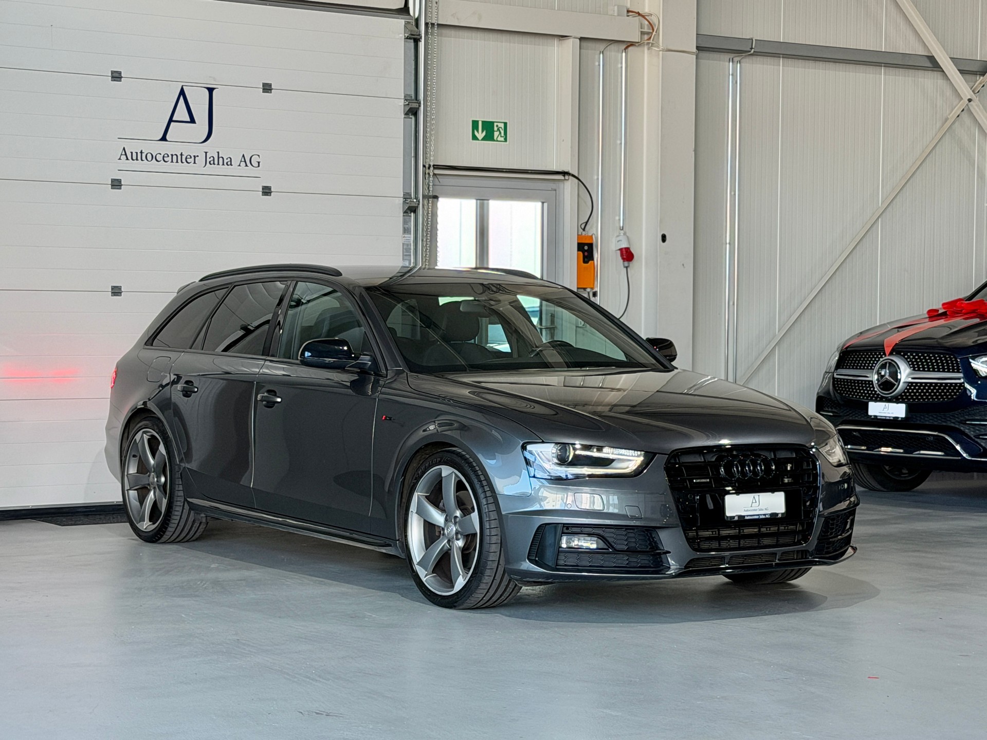 AUDI A4 Avant 2.0 TDI S Line quattro S-tronic (CH)-image-4
