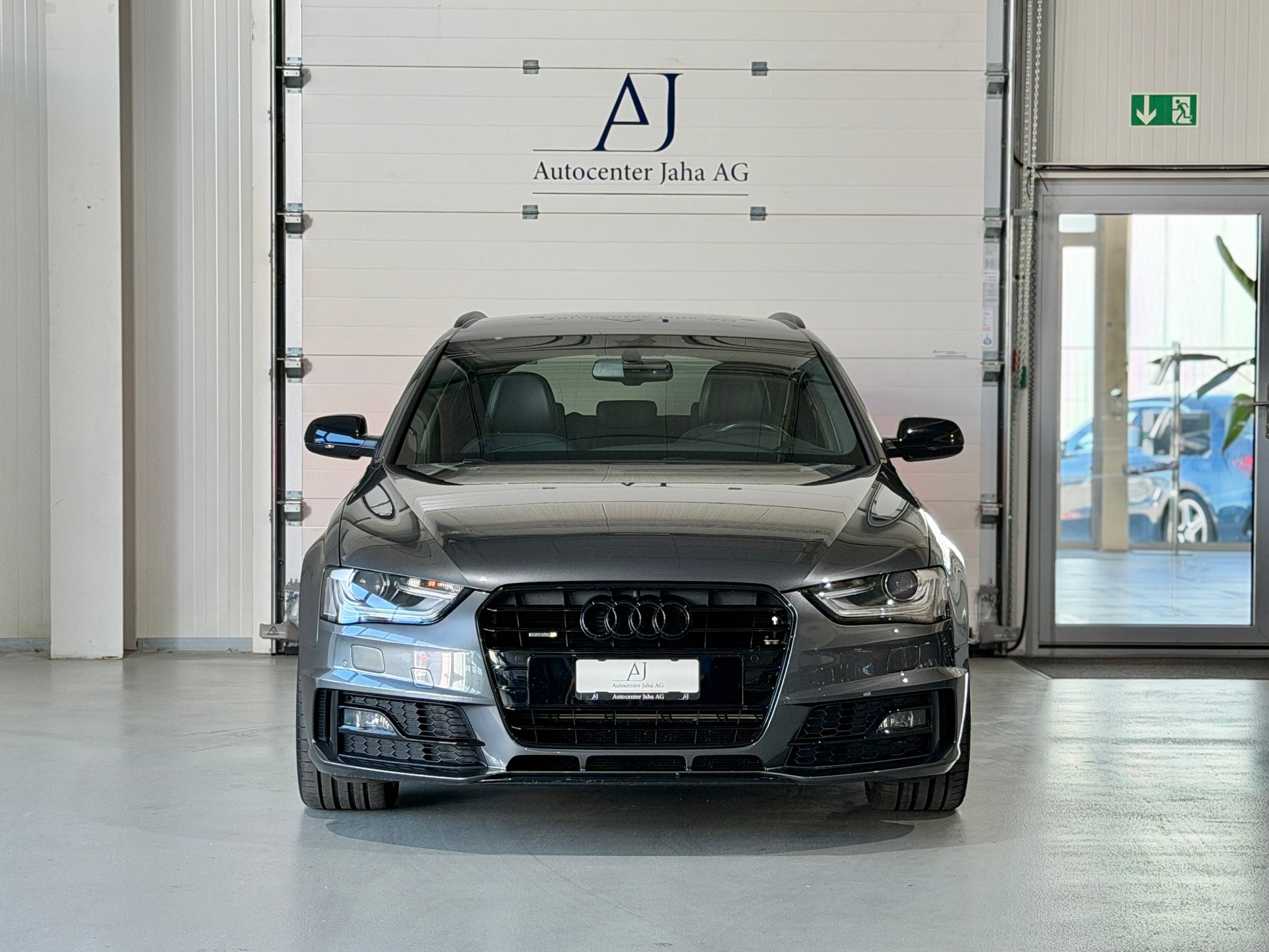 AUDI A4 Avant 2.0 TDI S Line quattro S-tronic (CH)-image-3