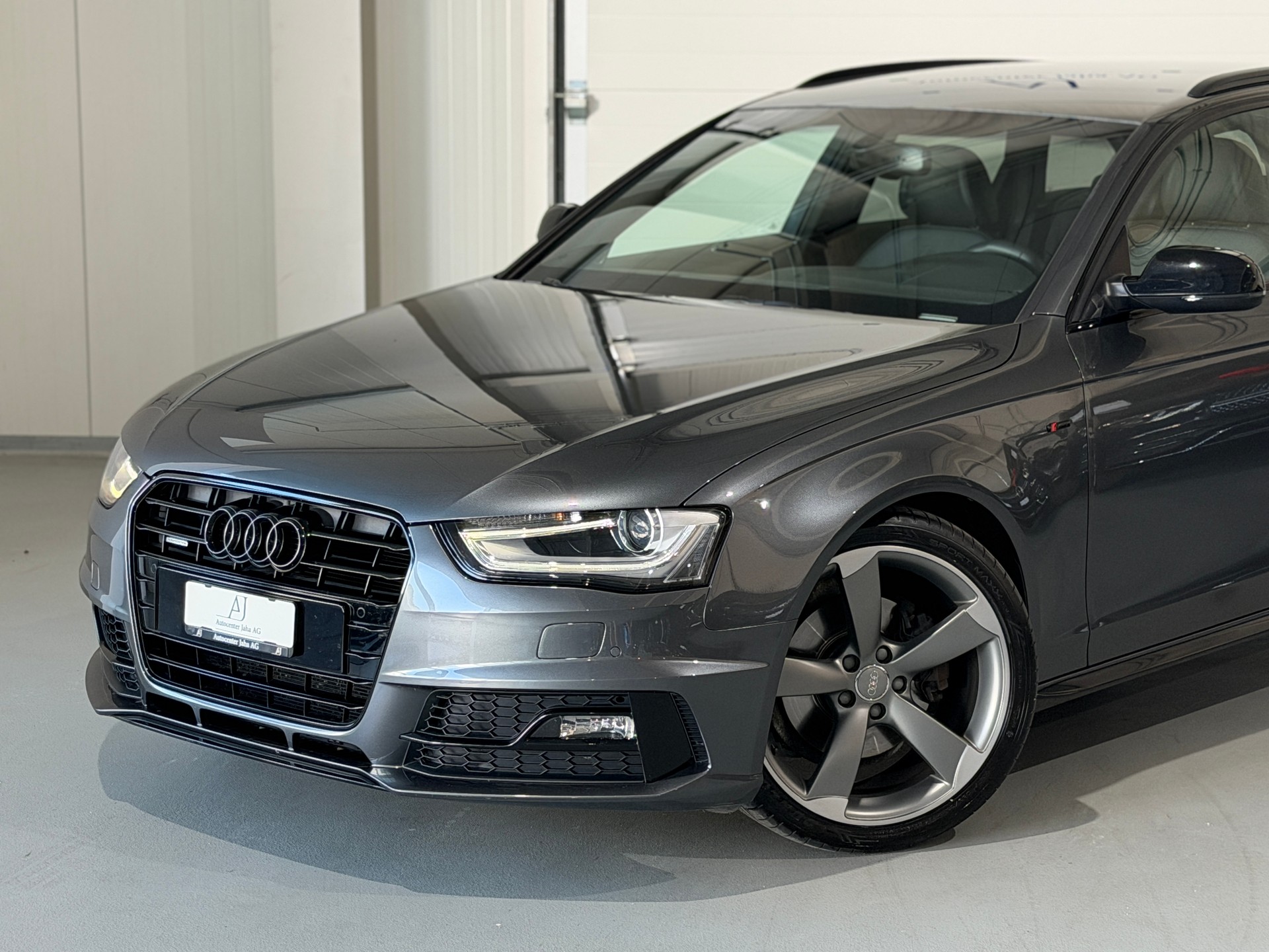 AUDI A4 Avant 2.0 TDI S Line quattro S-tronic (CH)-image-1