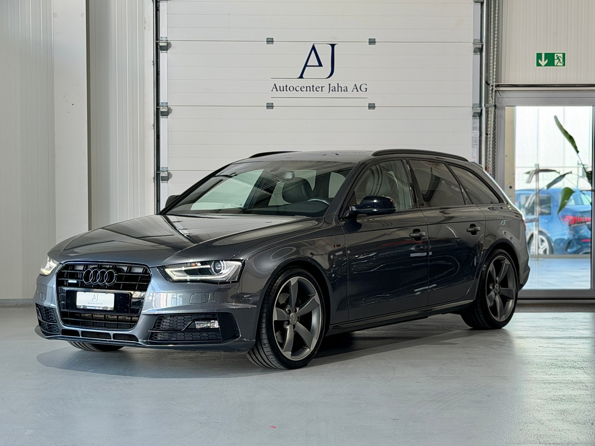 AUDI A4 Avant 2.0 TDI S Line quattro S-tronic (CH)-image-2