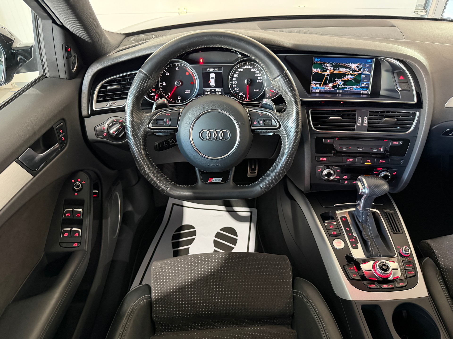 AUDI A4 Avant 2.0 TDI S Line quattro S-tronic (CH)-image-7