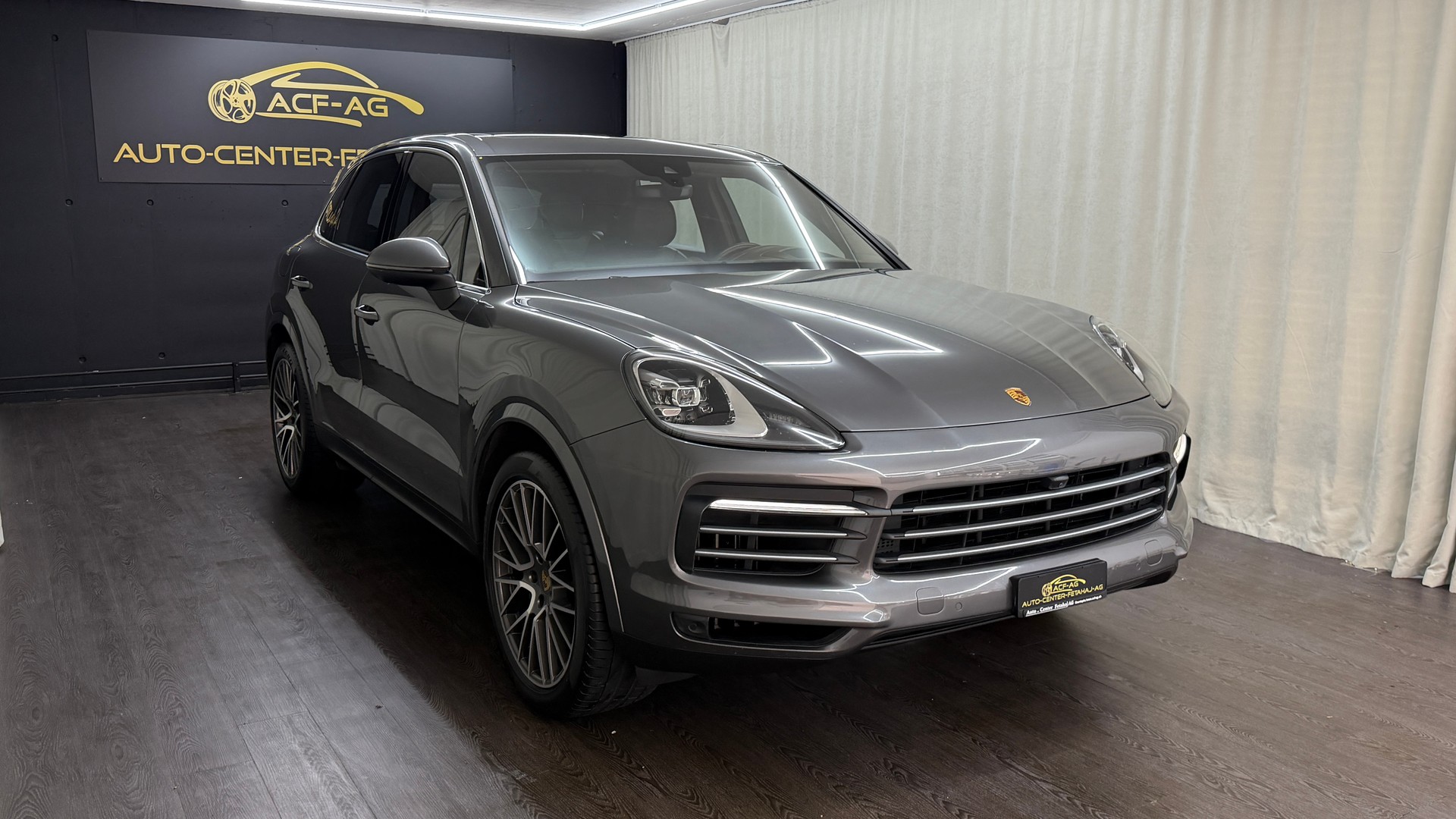 PORSCHE Cayenne S-showroom-element-2