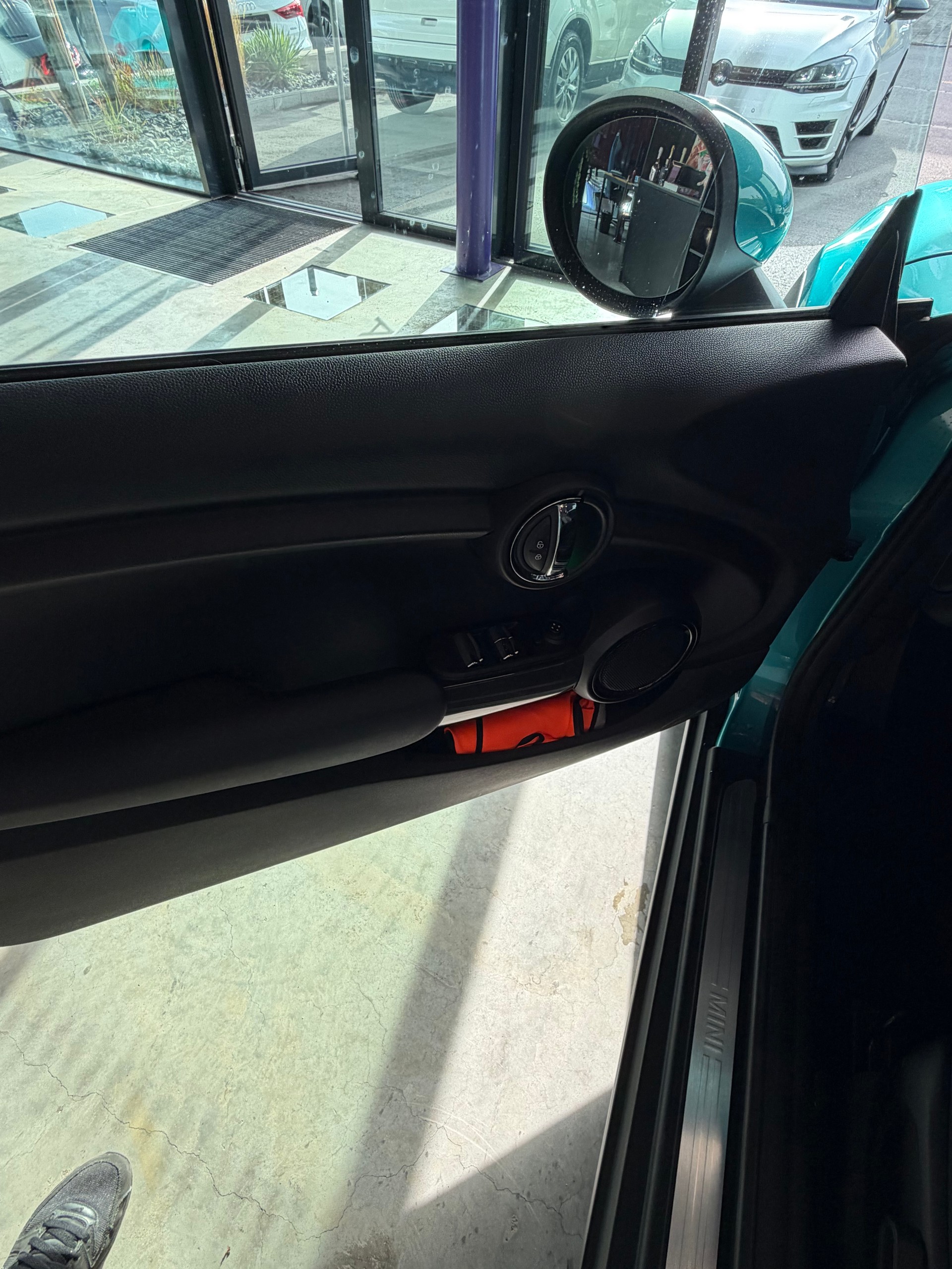 MINI Cooper Cabriolet Steptronic-image-12