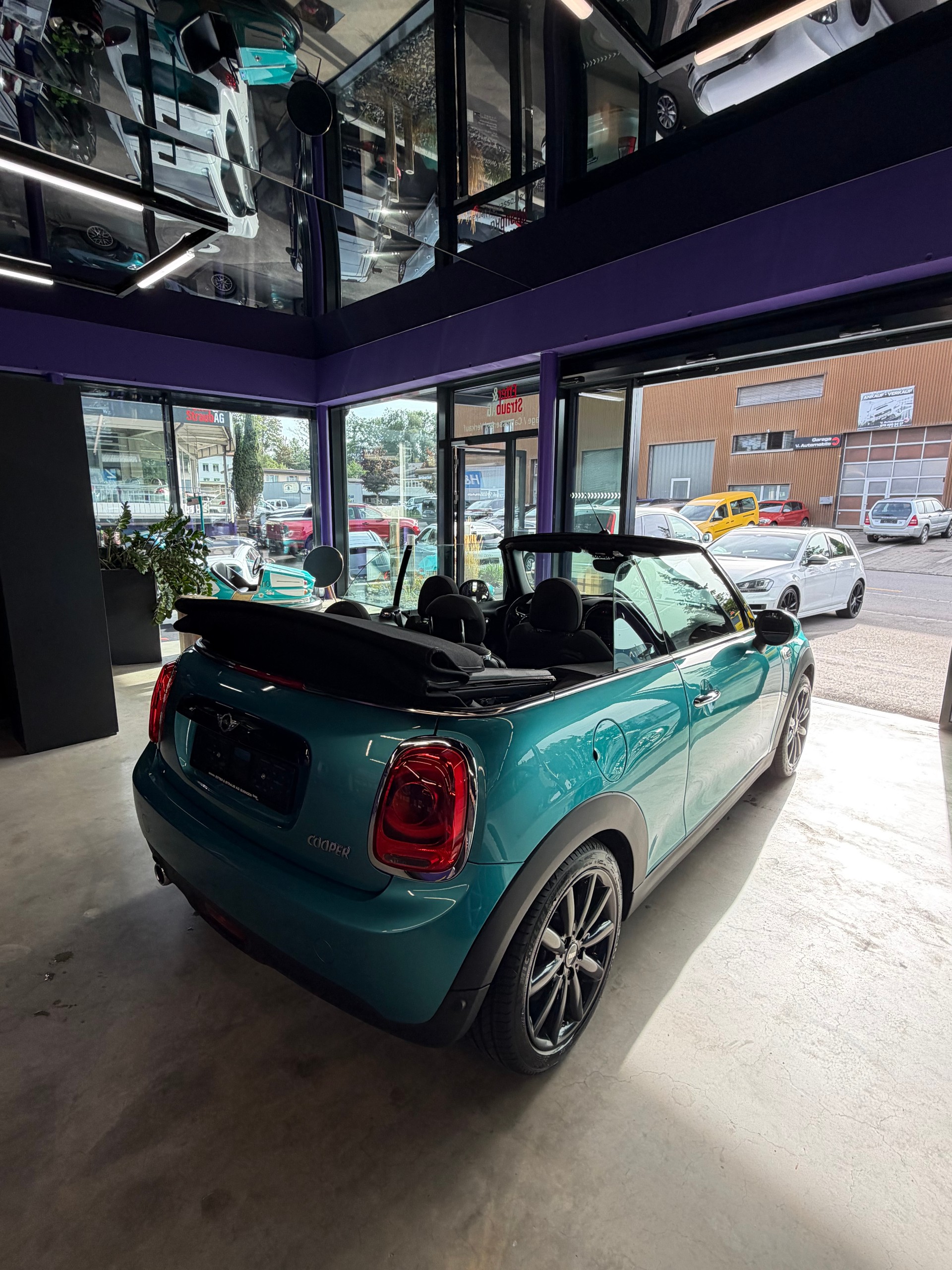 MINI Cooper Cabriolet Steptronic-image-1