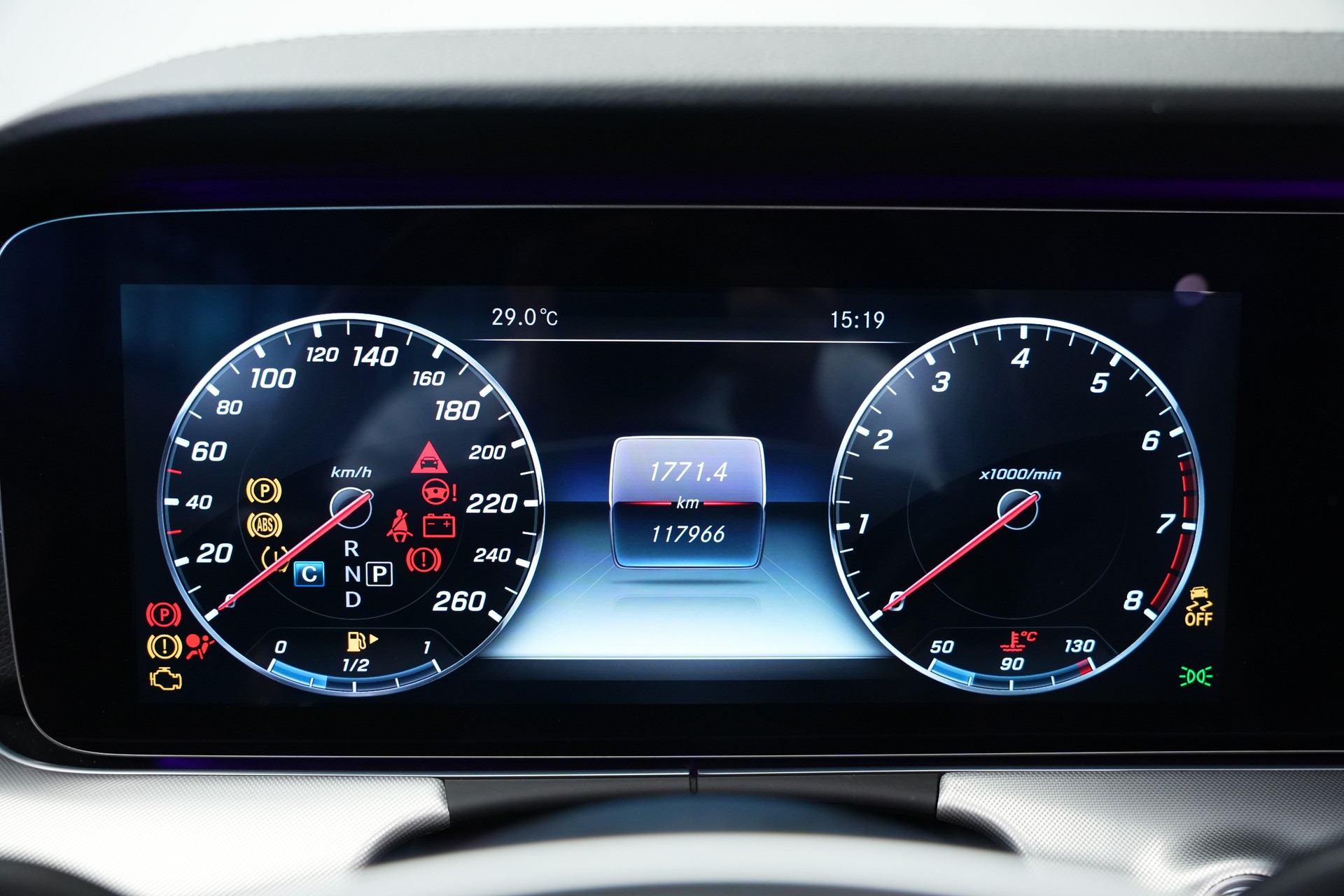 MERCEDES-BENZ E 400 Cabriolet AMG Line 4 Matic 9G-Tronic *20" Aversus* *Burmester*-image-41
