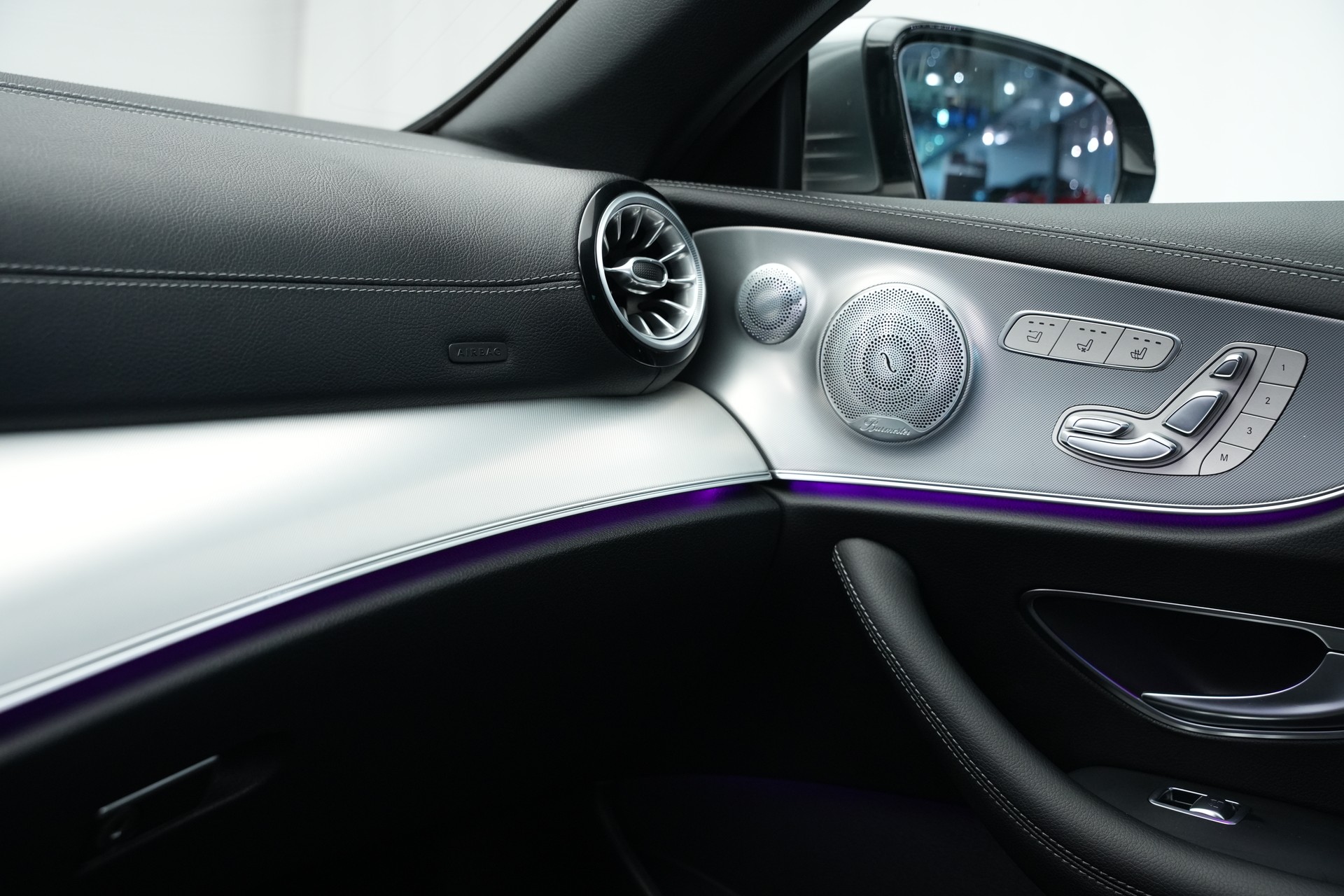 MERCEDES-BENZ E 400 Cabriolet AMG Line 4 Matic 9G-Tronic *20" Aversus* *Burmester*-image-31