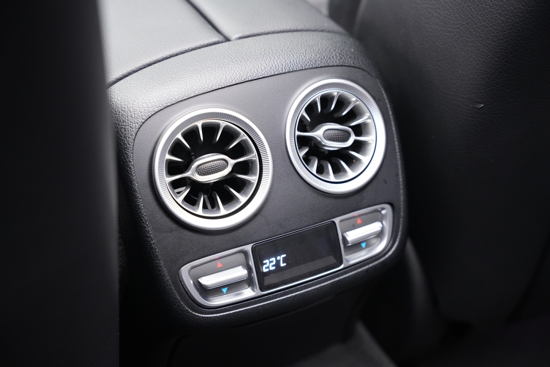 MERCEDES-BENZ E 400 Cabriolet AMG Line 4 Matic 9G-Tronic *20" Aversus* *Burmester*-image-43