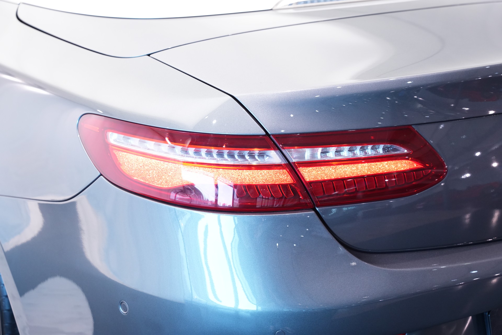 MERCEDES-BENZ E 400 Cabriolet AMG Line 4 Matic 9G-Tronic *20" Aversus* *Burmester*-image-45