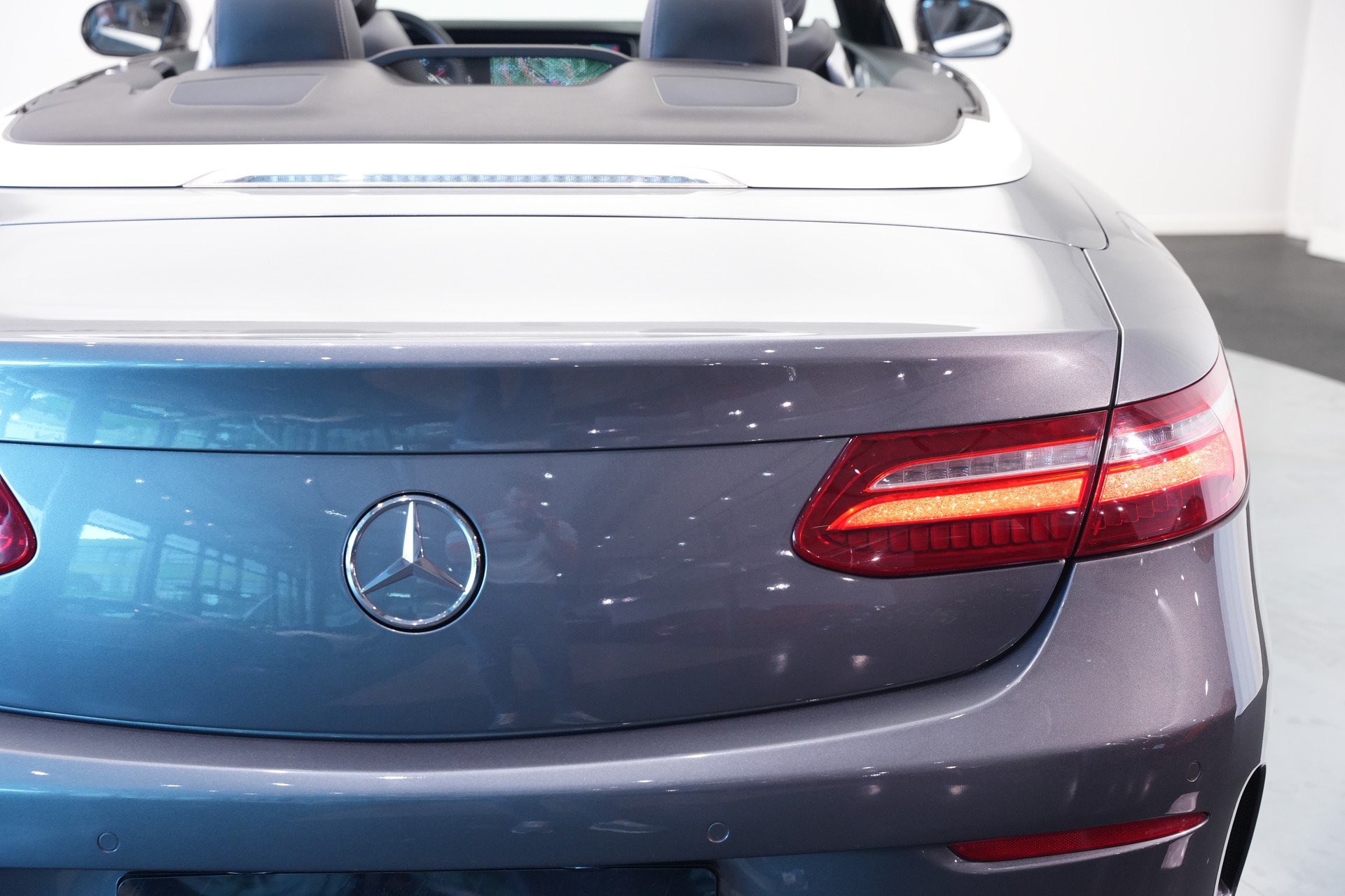 MERCEDES-BENZ E 400 Cabriolet AMG Line 4 Matic 9G-Tronic *20" Aversus* *Burmester*-image-44