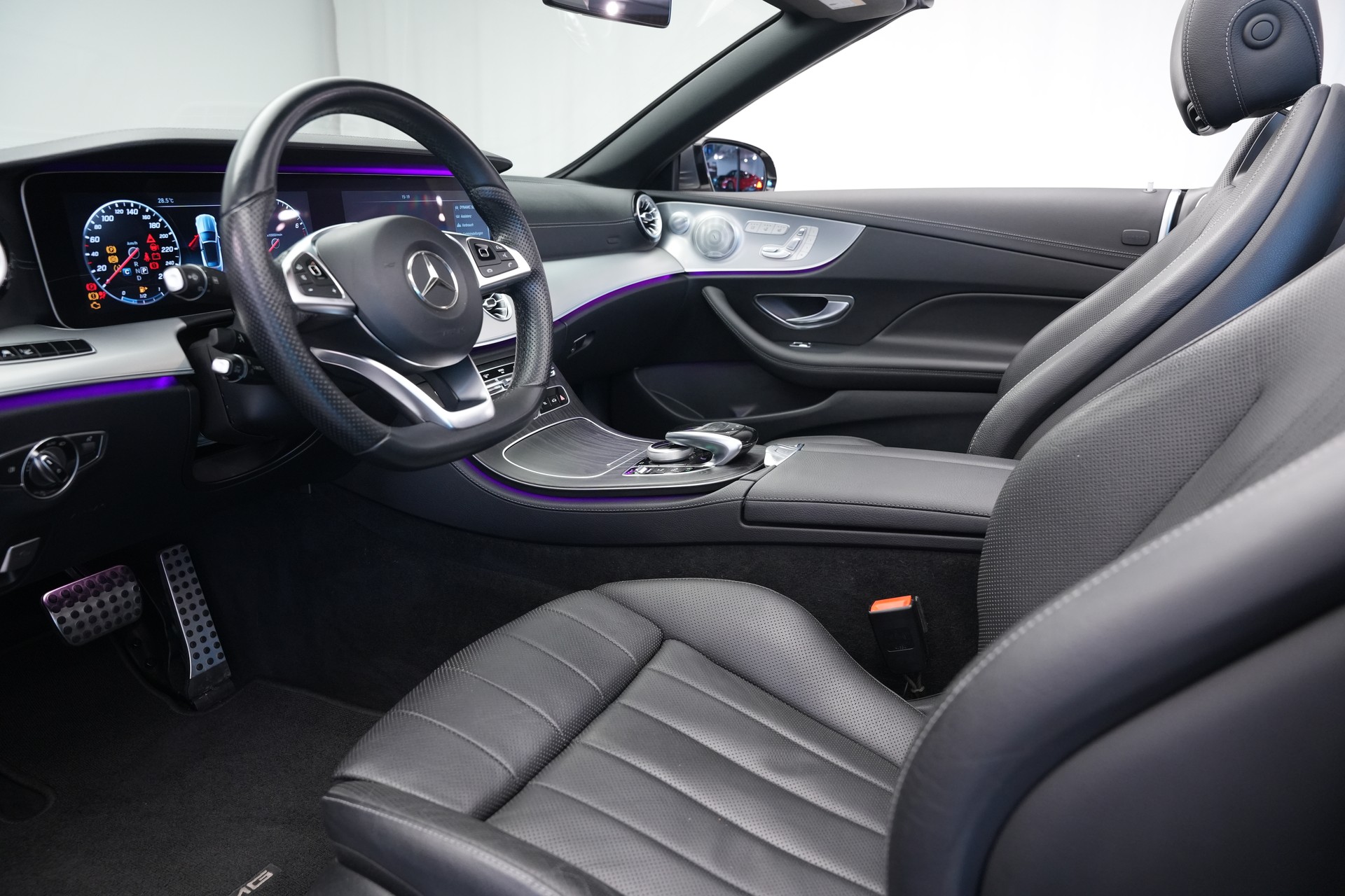 MERCEDES-BENZ E 400 Cabriolet AMG Line 4 Matic 9G-Tronic *20" Aversus* *Burmester*-image-13