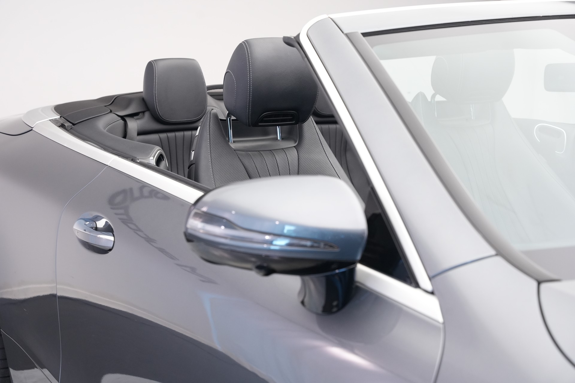 MERCEDES-BENZ E 400 Cabriolet AMG Line 4 Matic 9G-Tronic *20" Aversus* *Burmester*-image-54