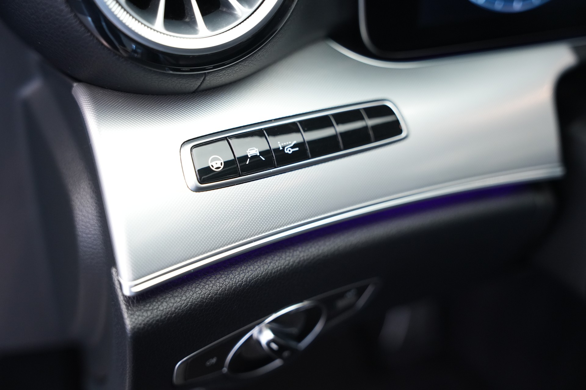 MERCEDES-BENZ E 400 Cabriolet AMG Line 4 Matic 9G-Tronic *20" Aversus* *Burmester*-image-25