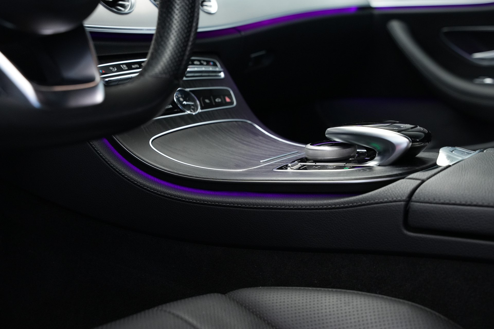 MERCEDES-BENZ E 400 Cabriolet AMG Line 4 Matic 9G-Tronic *20" Aversus* *Burmester*-image-40