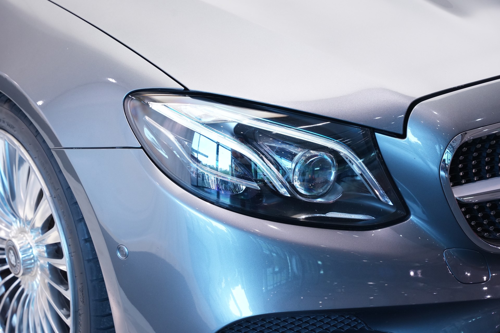 MERCEDES-BENZ E 400 Cabriolet AMG Line 4 Matic 9G-Tronic *20" Aversus* *Burmester*-image-53