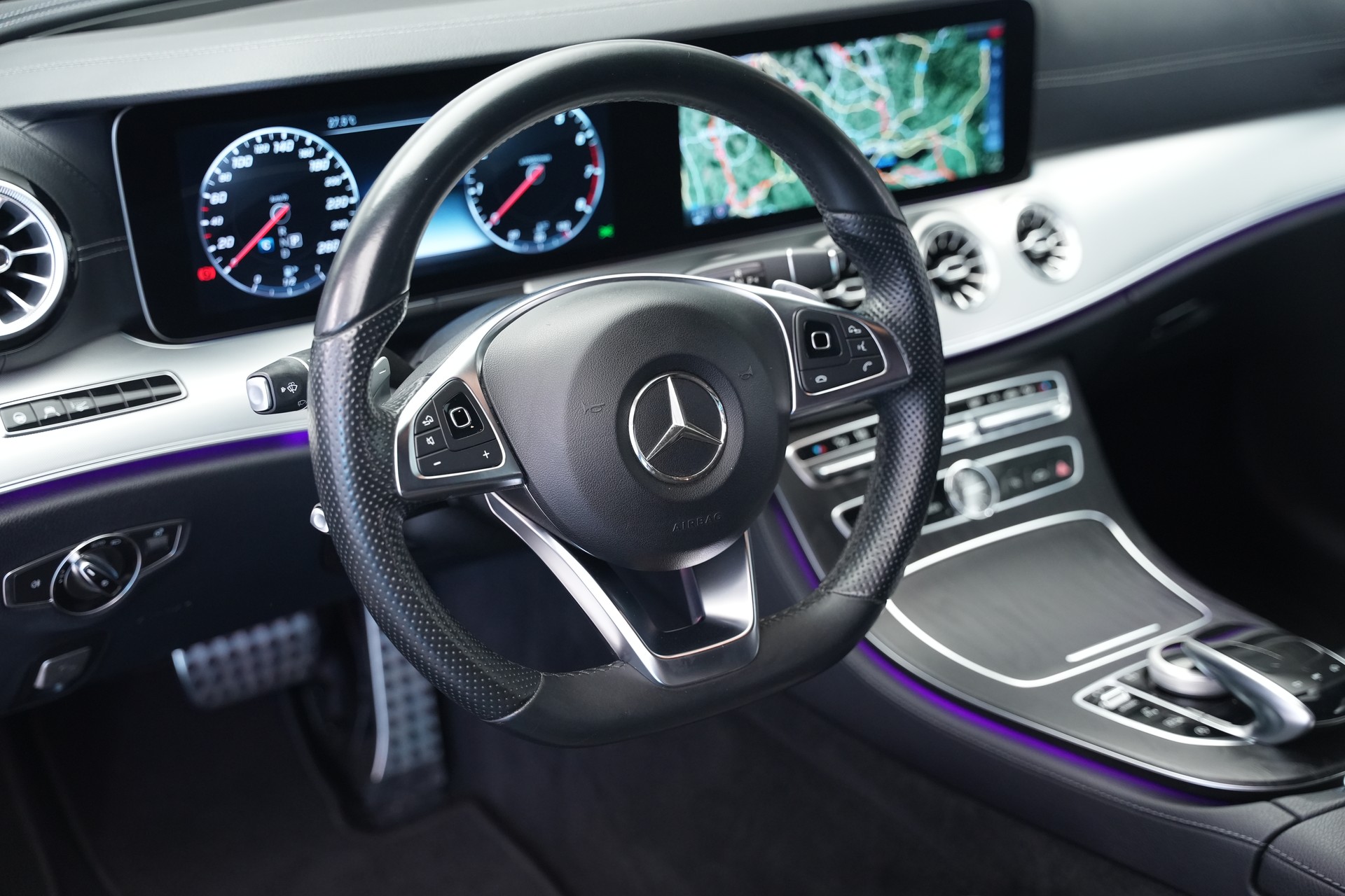 MERCEDES-BENZ E 400 Cabriolet AMG Line 4 Matic 9G-Tronic *20" Aversus* *Burmester*-image-22