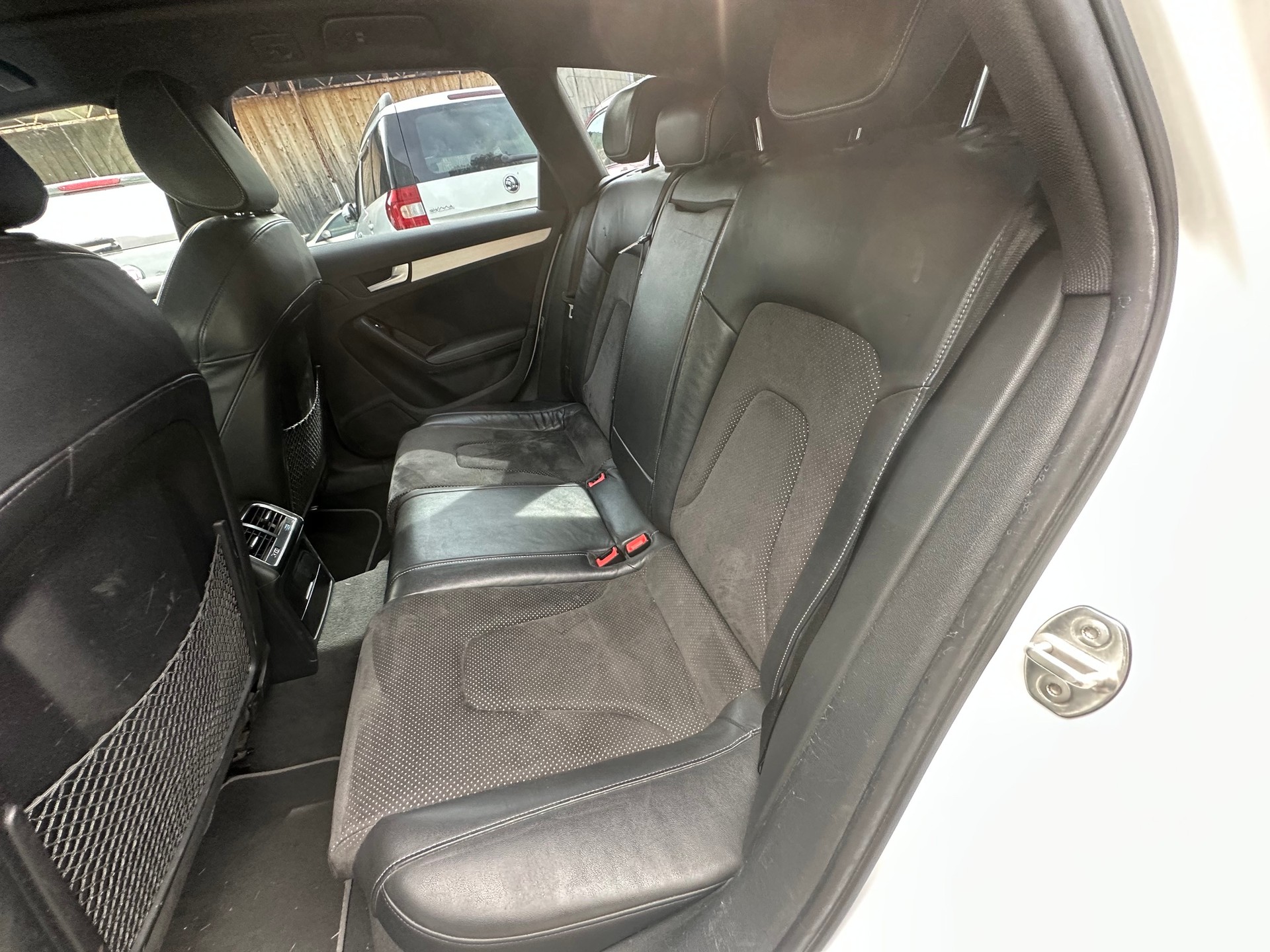 AUDI A4 Avant 2.0 TDI quattro S-tronic-image-11