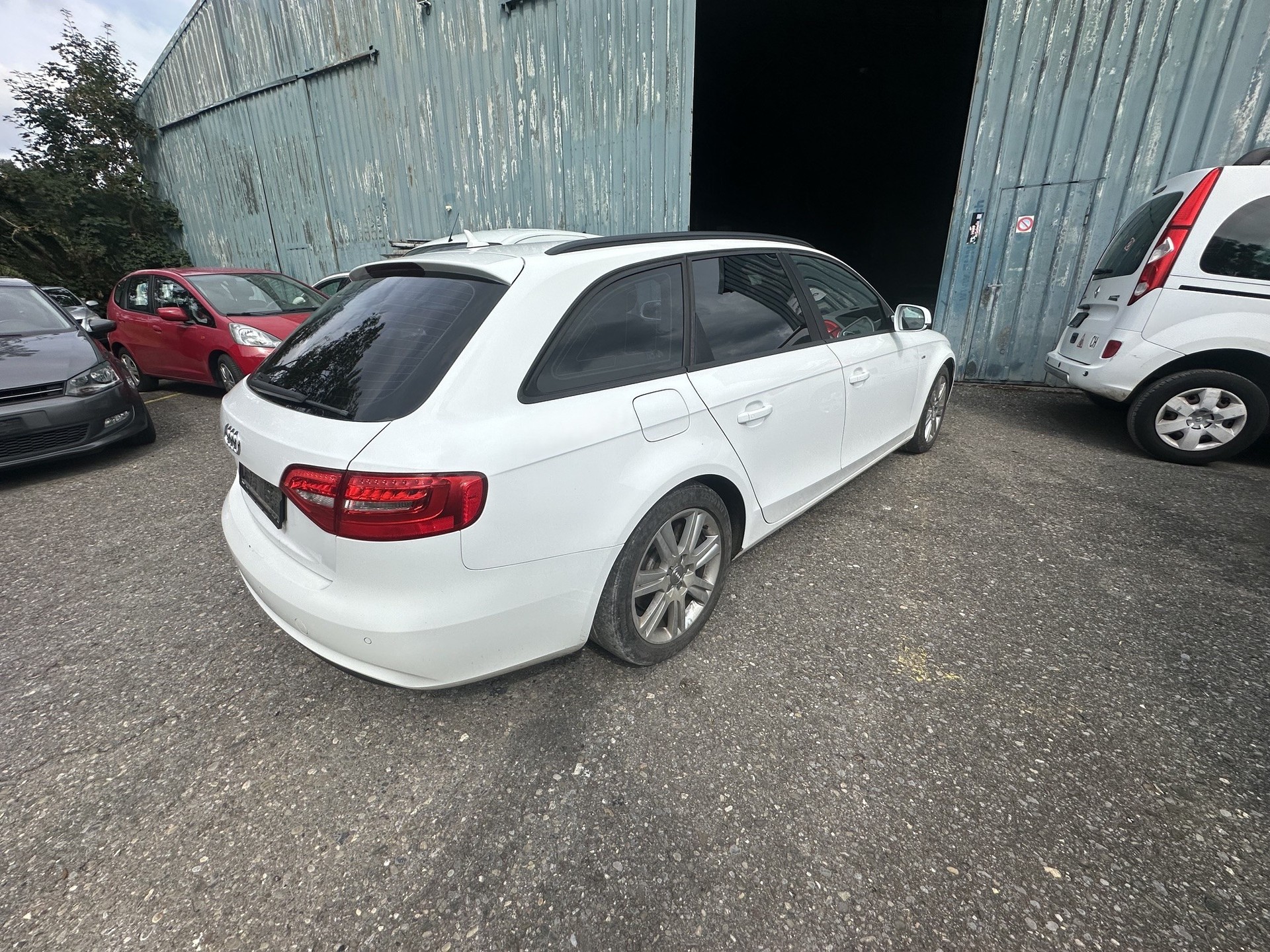 AUDI A4 Avant 2.0 TDI quattro S-tronic-image-5