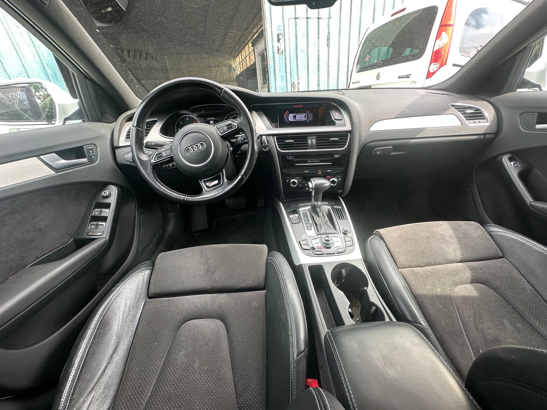 AUDI A4 Avant 2.0 TDI quattro S-tronic-image-10