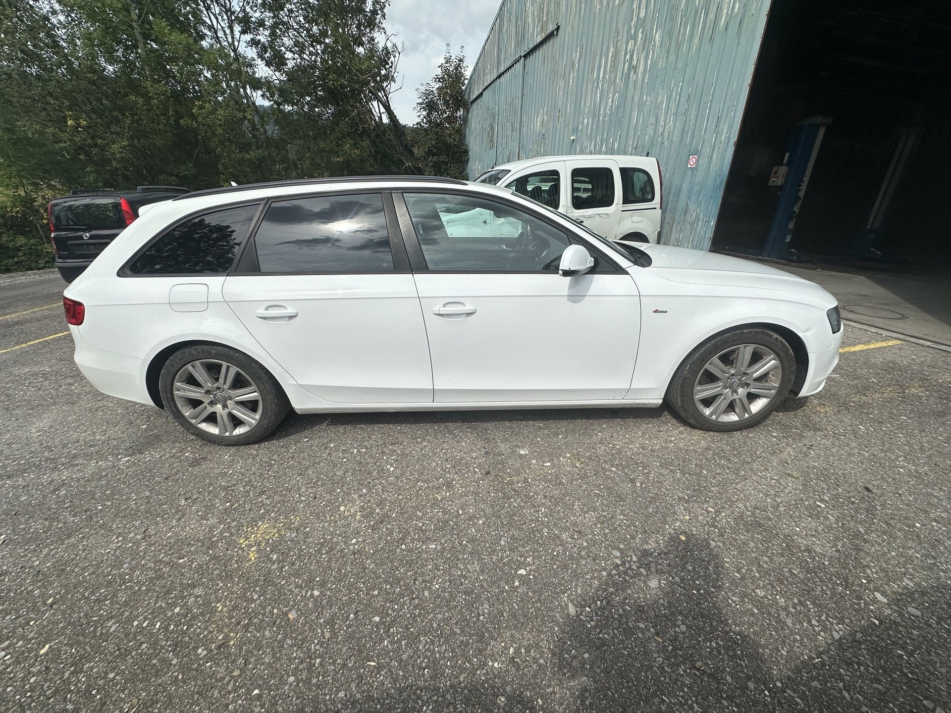 AUDI A4 Avant 2.0 TDI quattro S-tronic-image-6