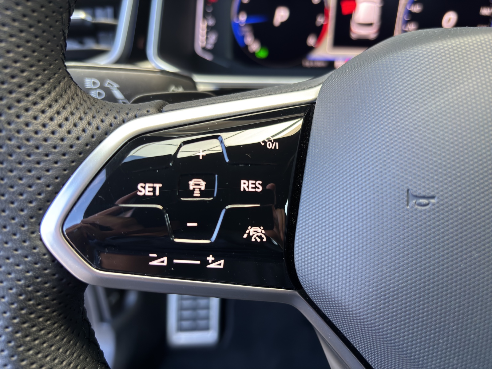 VW T-Roc 1.5 TSI EVO R-Line DSG mit AHK, Leder mit Memory & Winterräder-image-14
