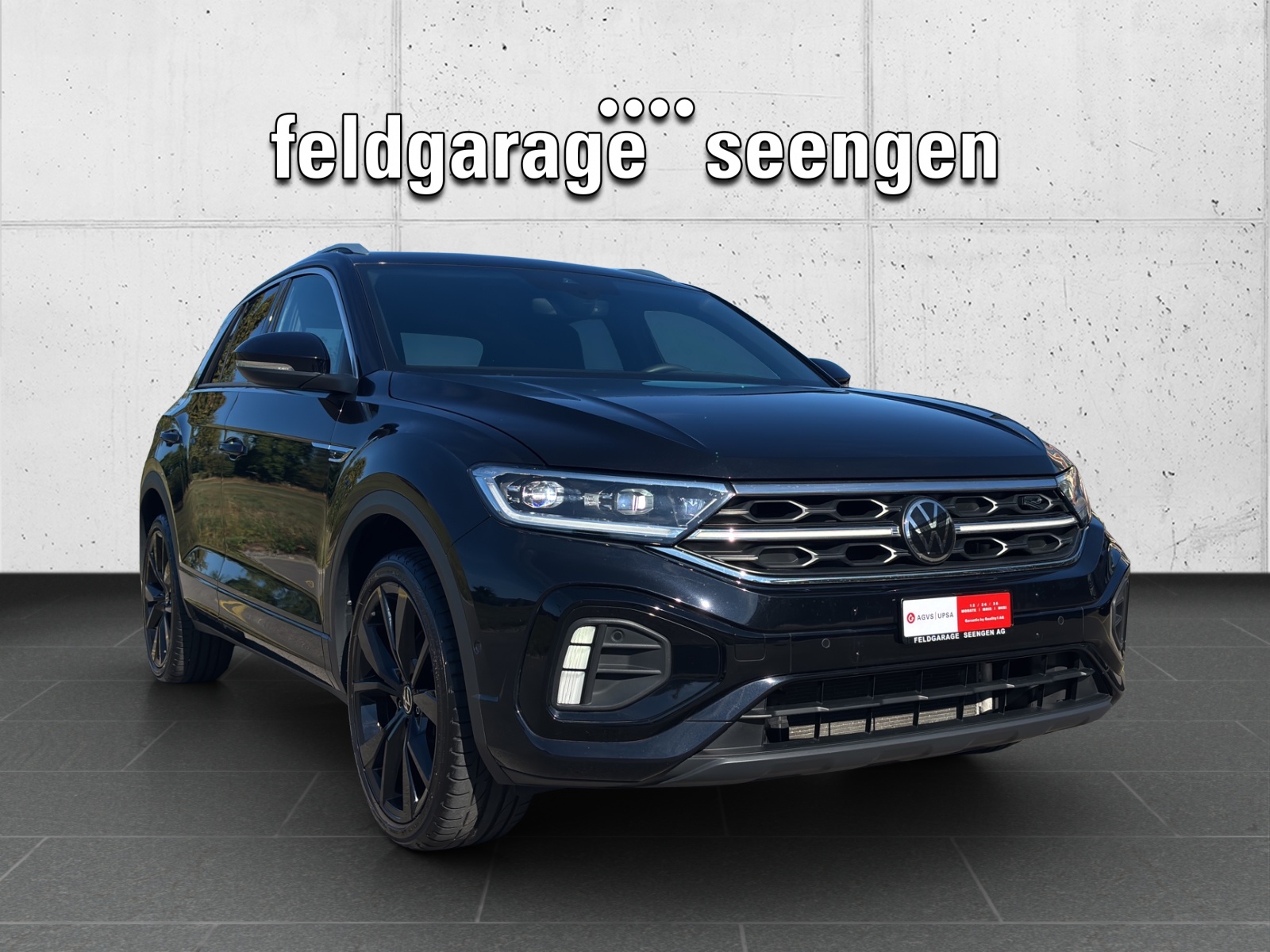VW T-Roc 1.5 TSI EVO R-Line DSG mit AHK, Leder mit Memory & Winterräder-showroom-element-2