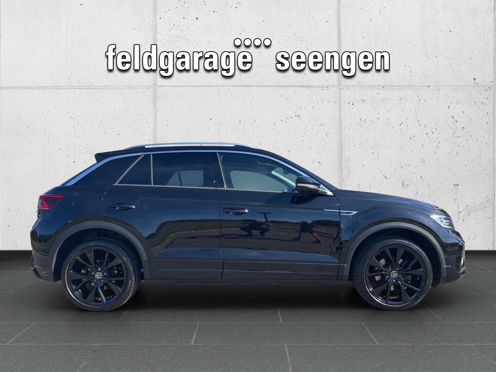 VW T-Roc 1.5 TSI EVO R-Line DSG mit AHK, Leder mit Memory & Winterräder-showroom-element-3