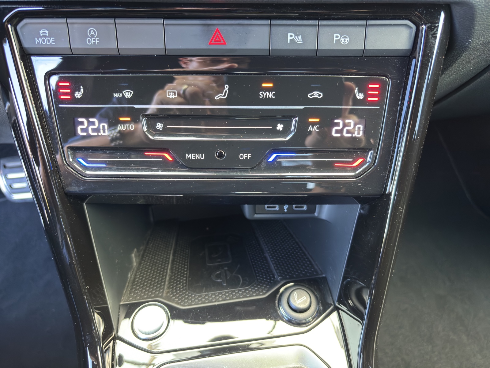 VW T-Roc 1.5 TSI EVO R-Line DSG mit AHK, Leder mit Memory & Winterräder-image-18