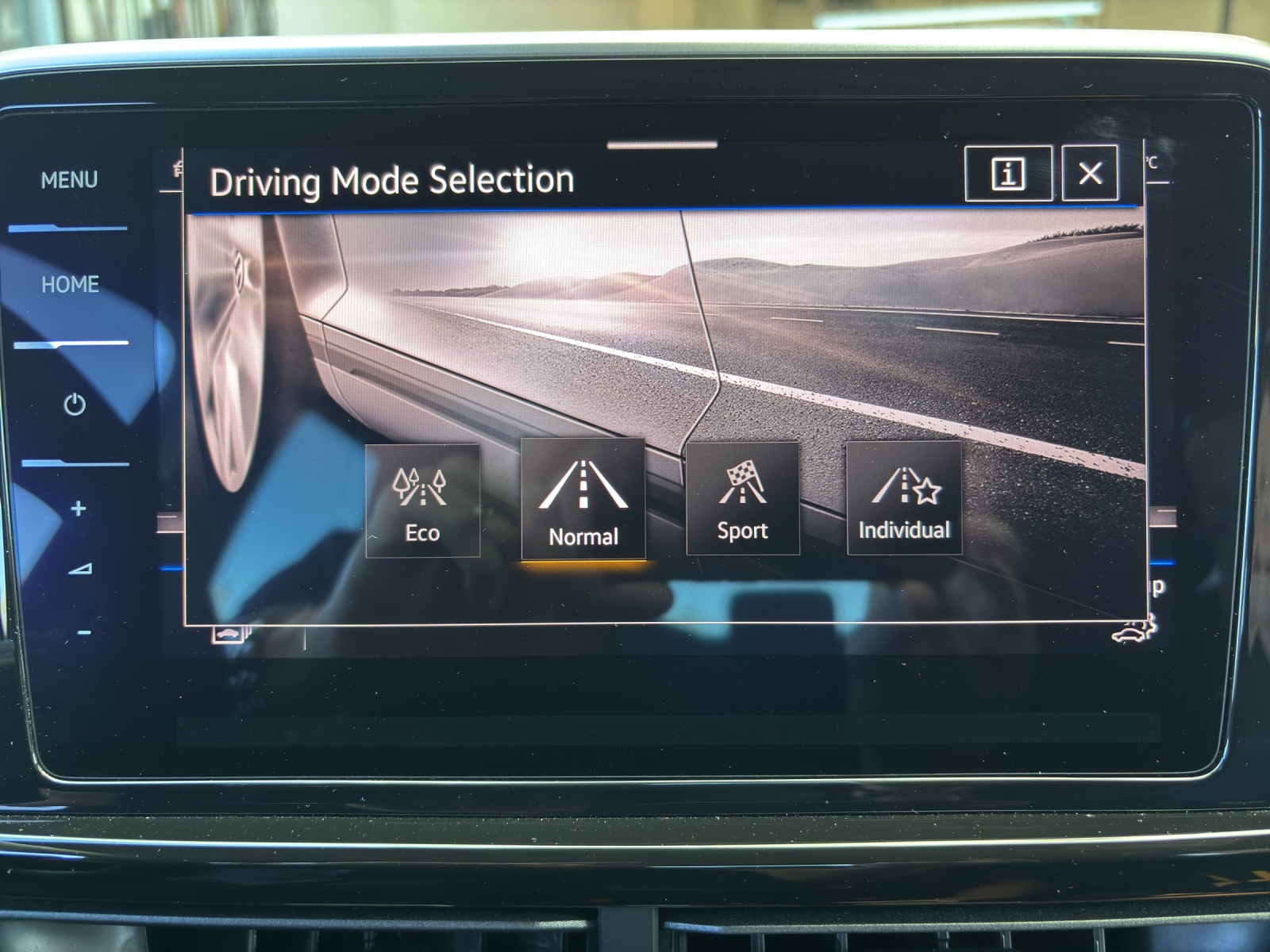 VW T-Roc 1.5 TSI EVO R-Line DSG mit AHK, Leder mit Memory & Winterräder-image-24