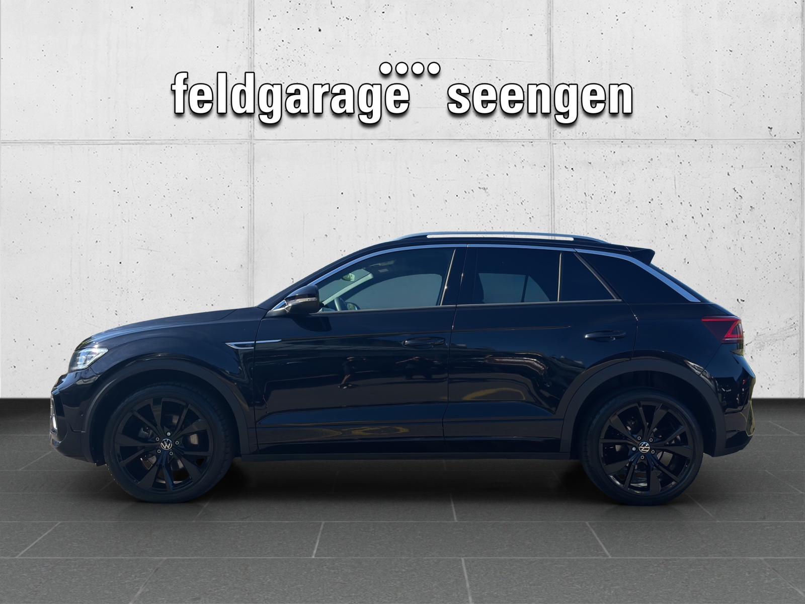 VW T-Roc 1.5 TSI EVO R-Line DSG mit AHK, Leder mit Memory & Winterräder-showroom-element-1