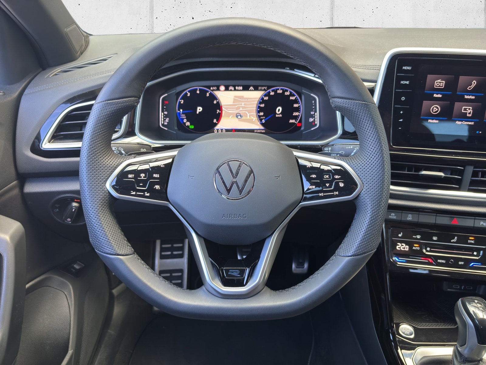 VW T-Roc 1.5 TSI EVO R-Line DSG mit AHK, Leder mit Memory & Winterräder-image-13