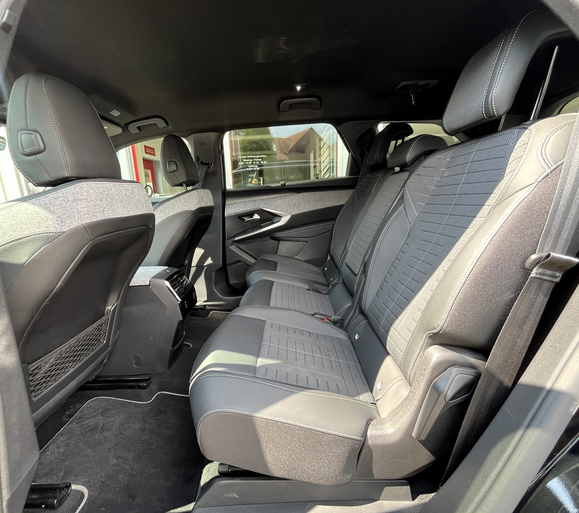 PEUGEOT 5008 145 Hybrid e-DCS6 GT-image-9