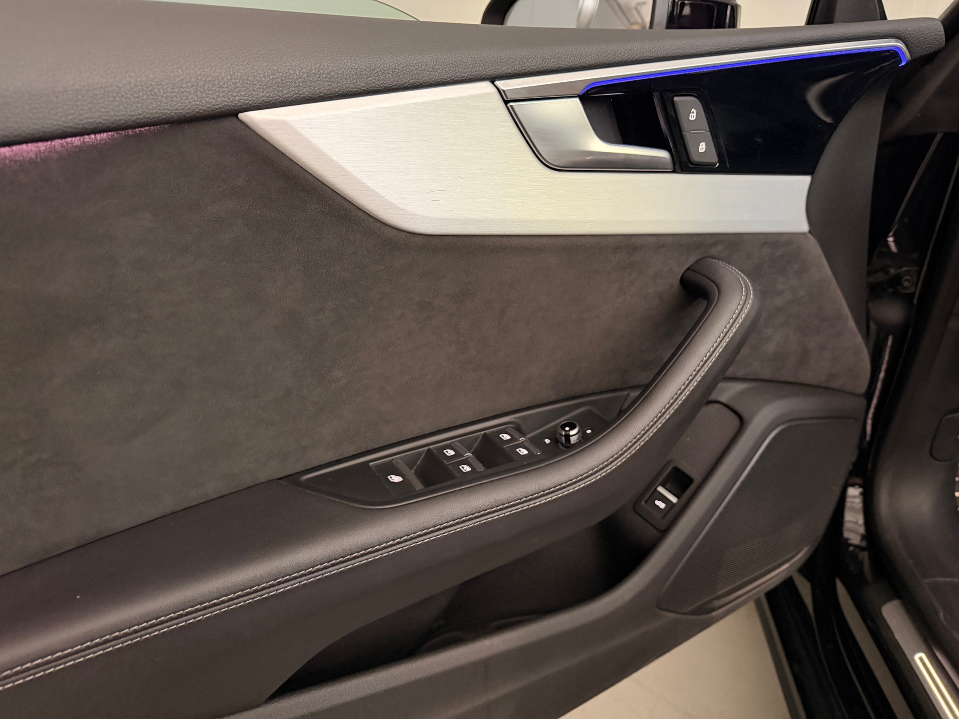 AUDI A5 Cabriolet 40 TFSI S-Line Attraction S-tronic quattro-image-11