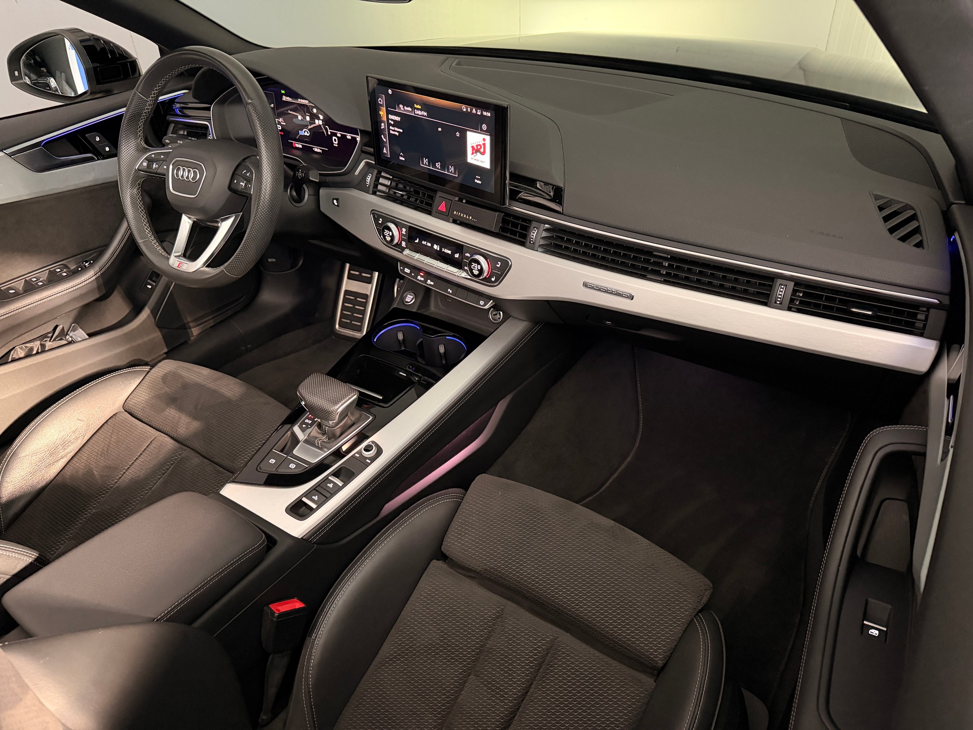 AUDI A5 Cabriolet 40 TFSI S-Line Attraction S-tronic quattro-image-9