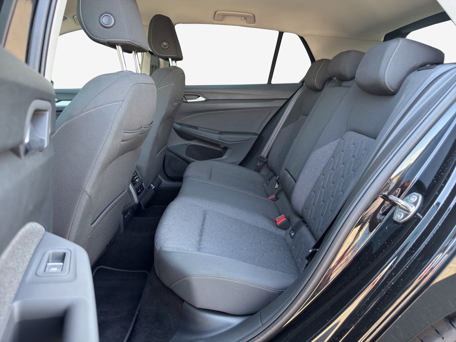 VW Golf 1.5 e TSI mHEV Life DSG-image-11