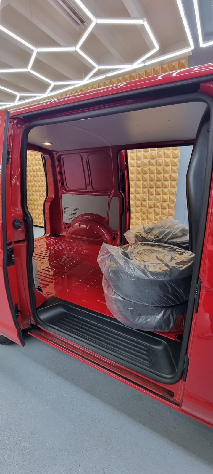 VW T6.1 2.0 TDI DSG-image-10