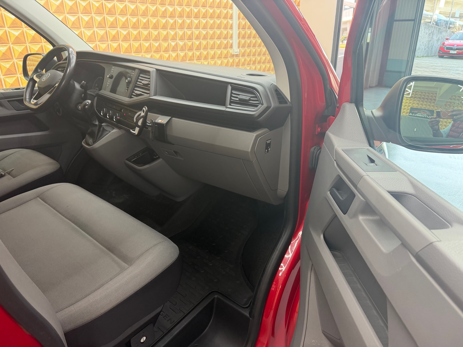 VW T6.1 2.0 TDI DSG-image-8