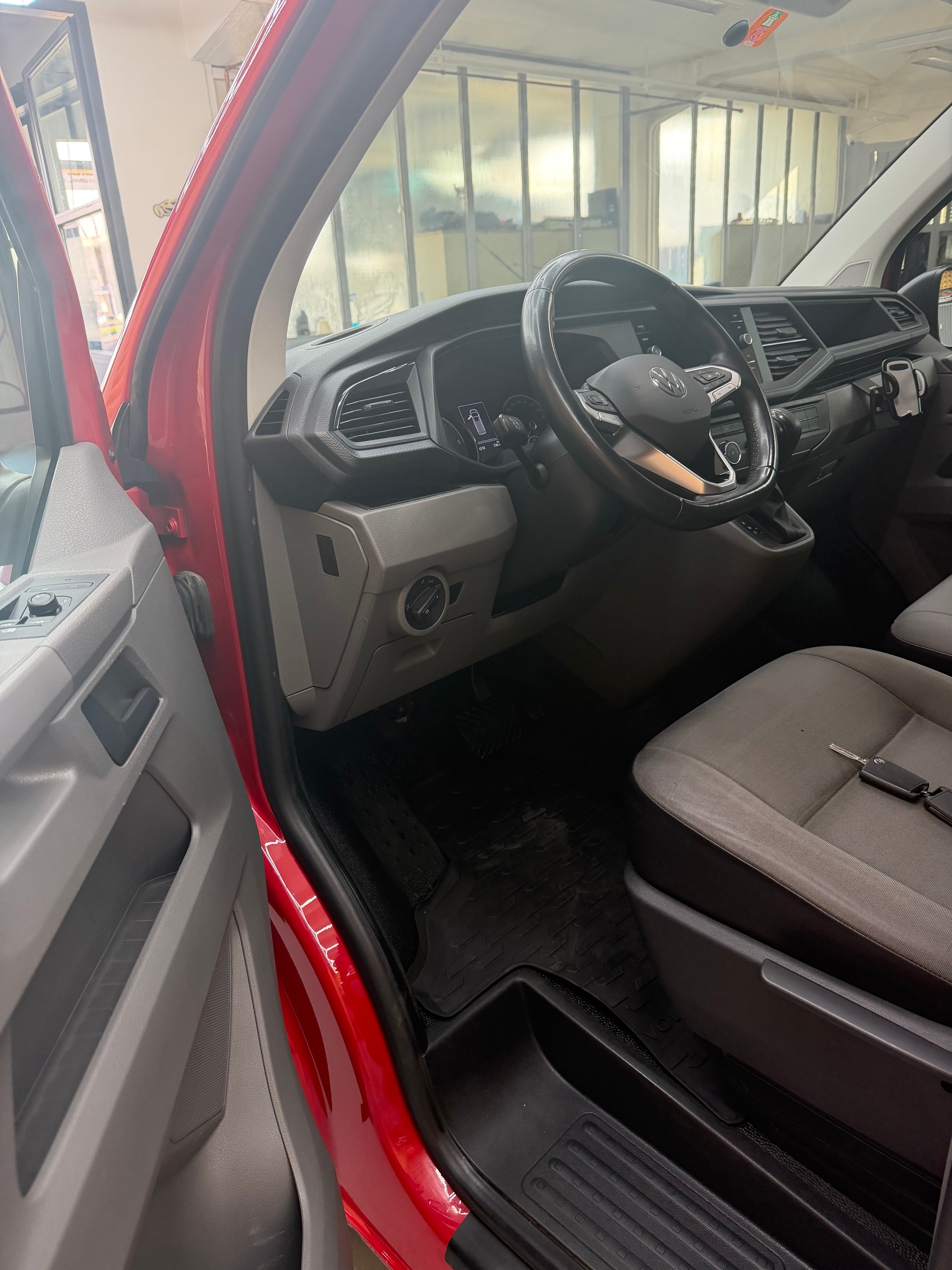 VW T6.1 2.0 TDI DSG-image-6