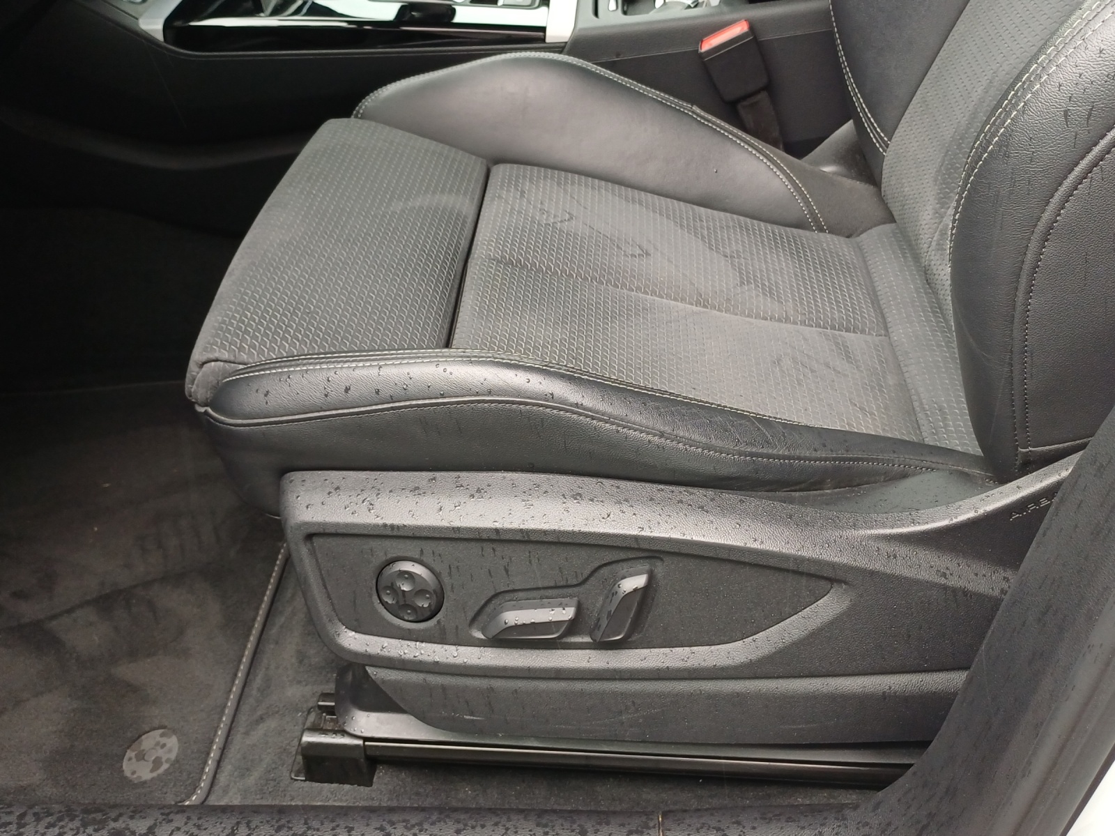 AUDI Q5 50 TFSI e PHEV S line quattro S-tronic-image-15