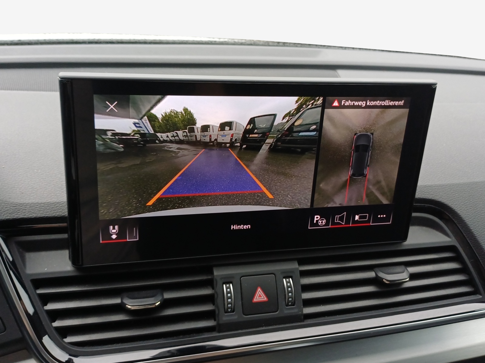 AUDI Q5 50 TFSI e PHEV S line quattro S-tronic-image-16