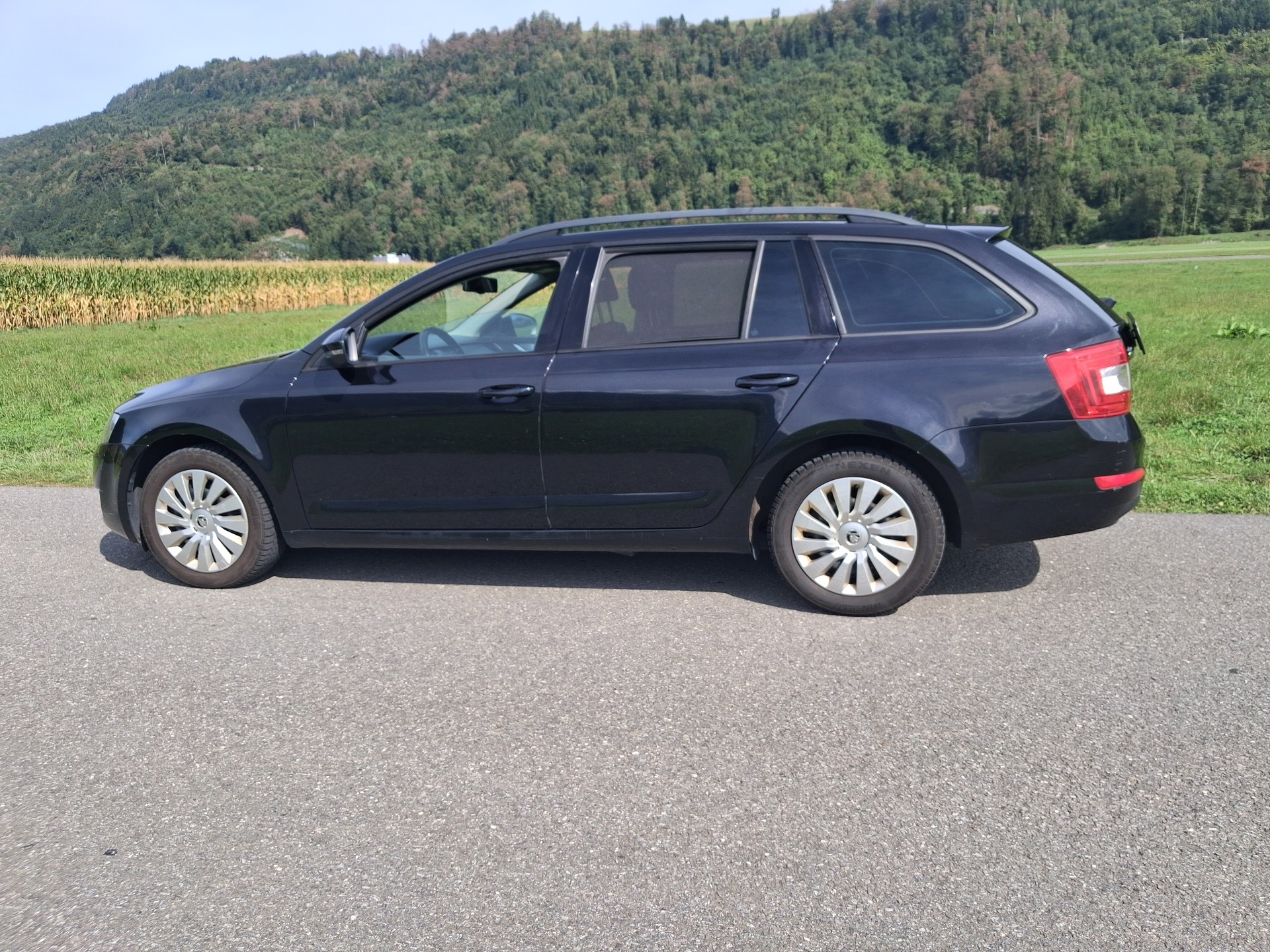 SKODA Octavia Combi 2.0 TDI Swiss Joy DSG-image-0