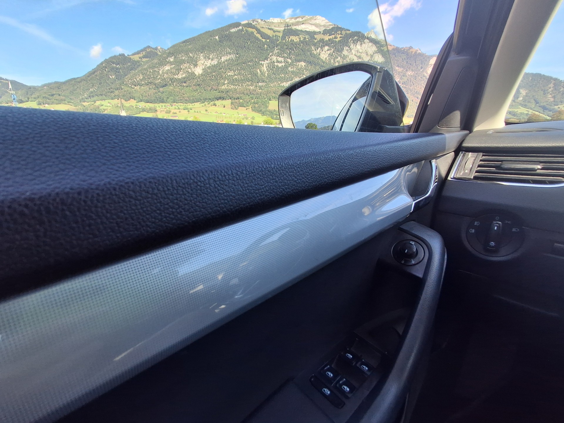 SKODA Octavia Combi 2.0 TDI Swiss Joy DSG-image-10