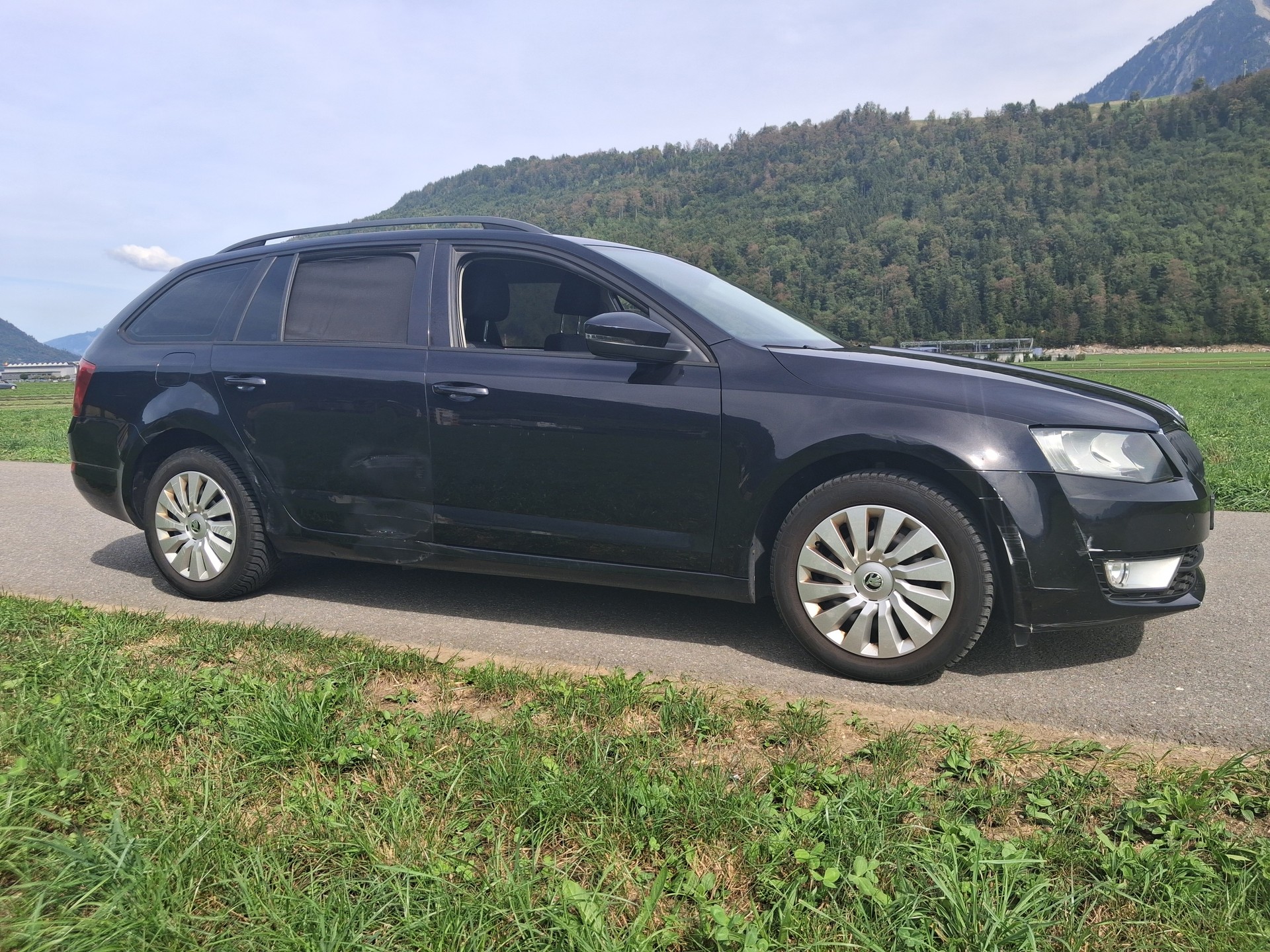 SKODA Octavia Combi 2.0 TDI Swiss Joy DSG-image-2